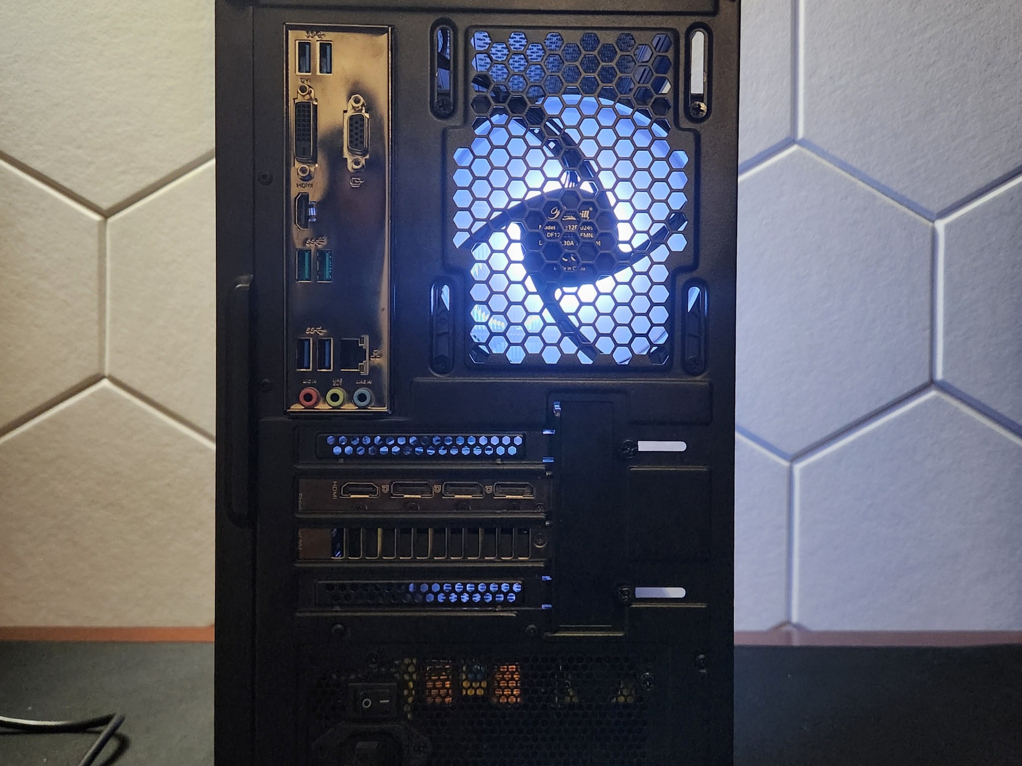 RTX 3060TI | Ryzen 7 3800X | 32GB DDR4 | 256GB SSD + 1TB HDD | WIFI+BT