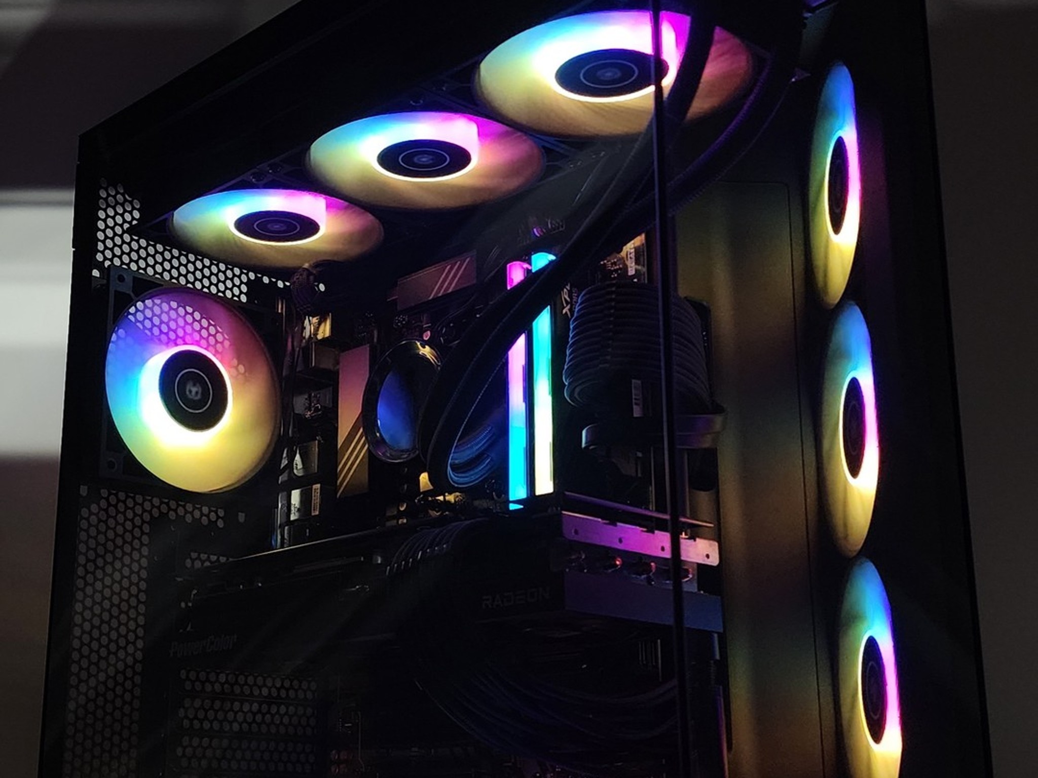 Gaming PC Ryzen 7 7700 32GB RAM 2TB SSD RX 7900 GRE 16GB Windows 11 Computer