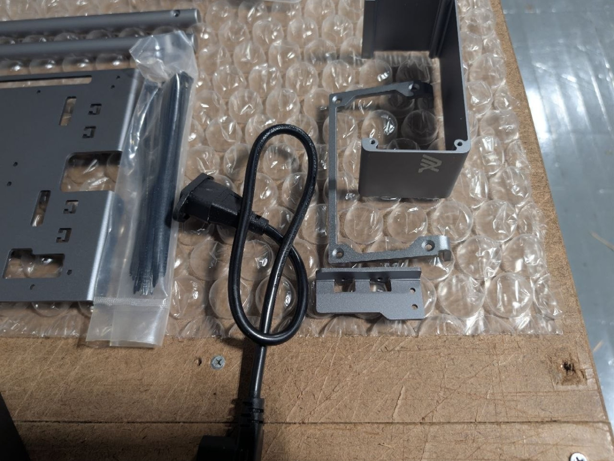 XWORKS 70 xFrame Small Form Factor Open Air Case