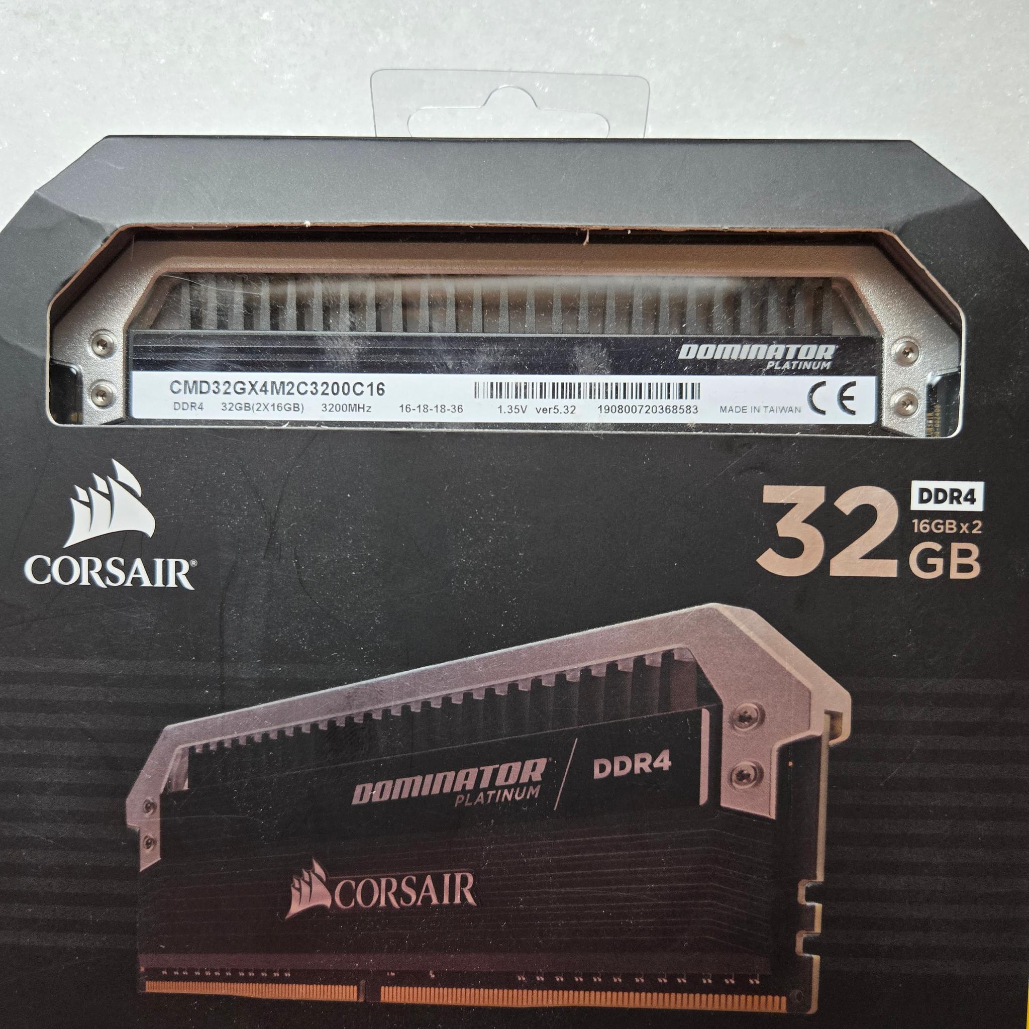Corsair Dominator Platinum 32GB (2x16)DDR4 3200MHz