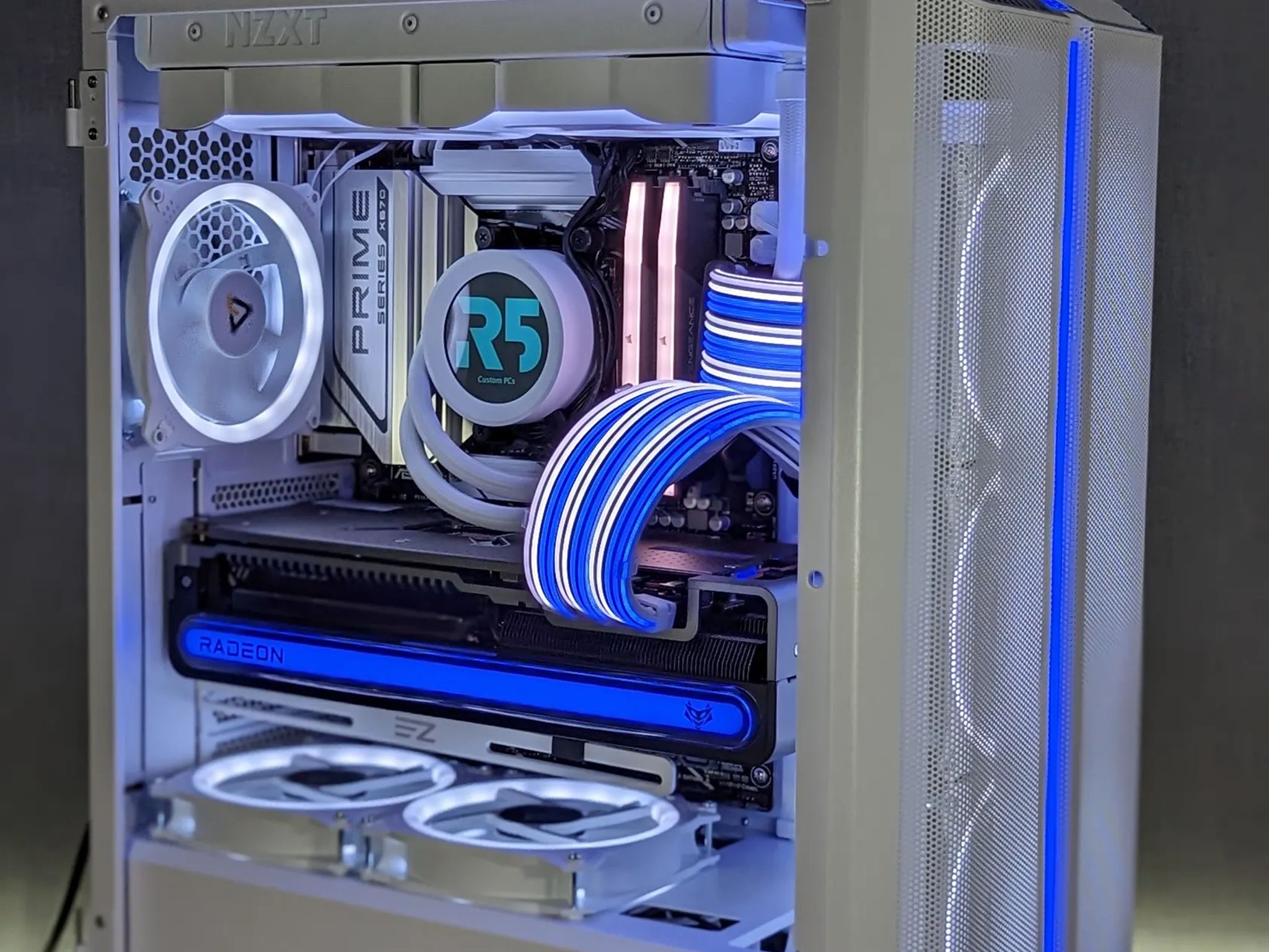 RX 7900XTX Sapphire // Ryzen 9 7900x3D // 64GB 6000Mhz DDR5 // 2TB Gen4 NVMe // WiFi