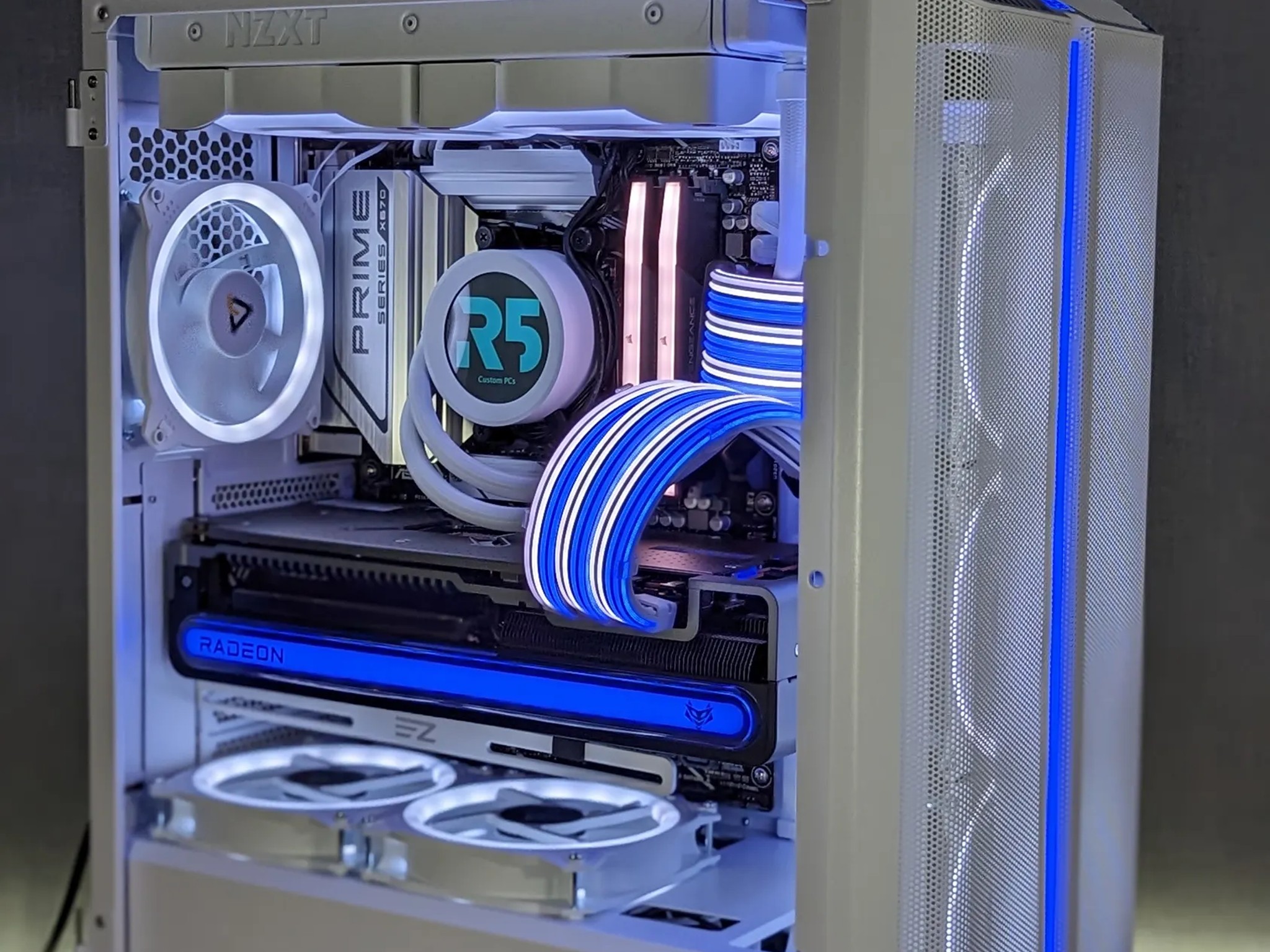 RX 7900XTX Sapphire // Ryzen 9 7900x3D // 64GB 6000Mhz DDR5 // 2TB Gen4 NVMe // WiFi