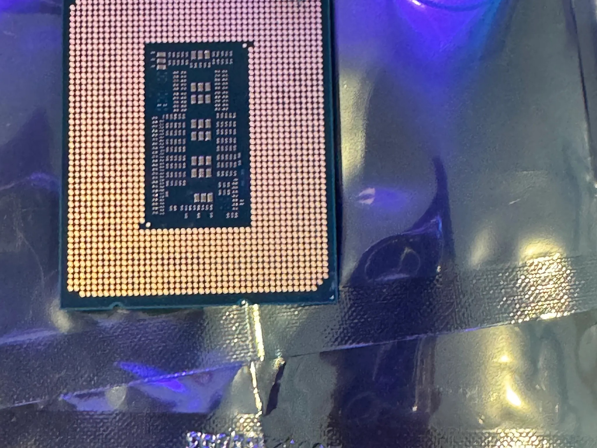 Intel Core i7-13700KF Gaming Desktop Processor 16 cores (8 P-cores + 8 E-cores) - Unlocked