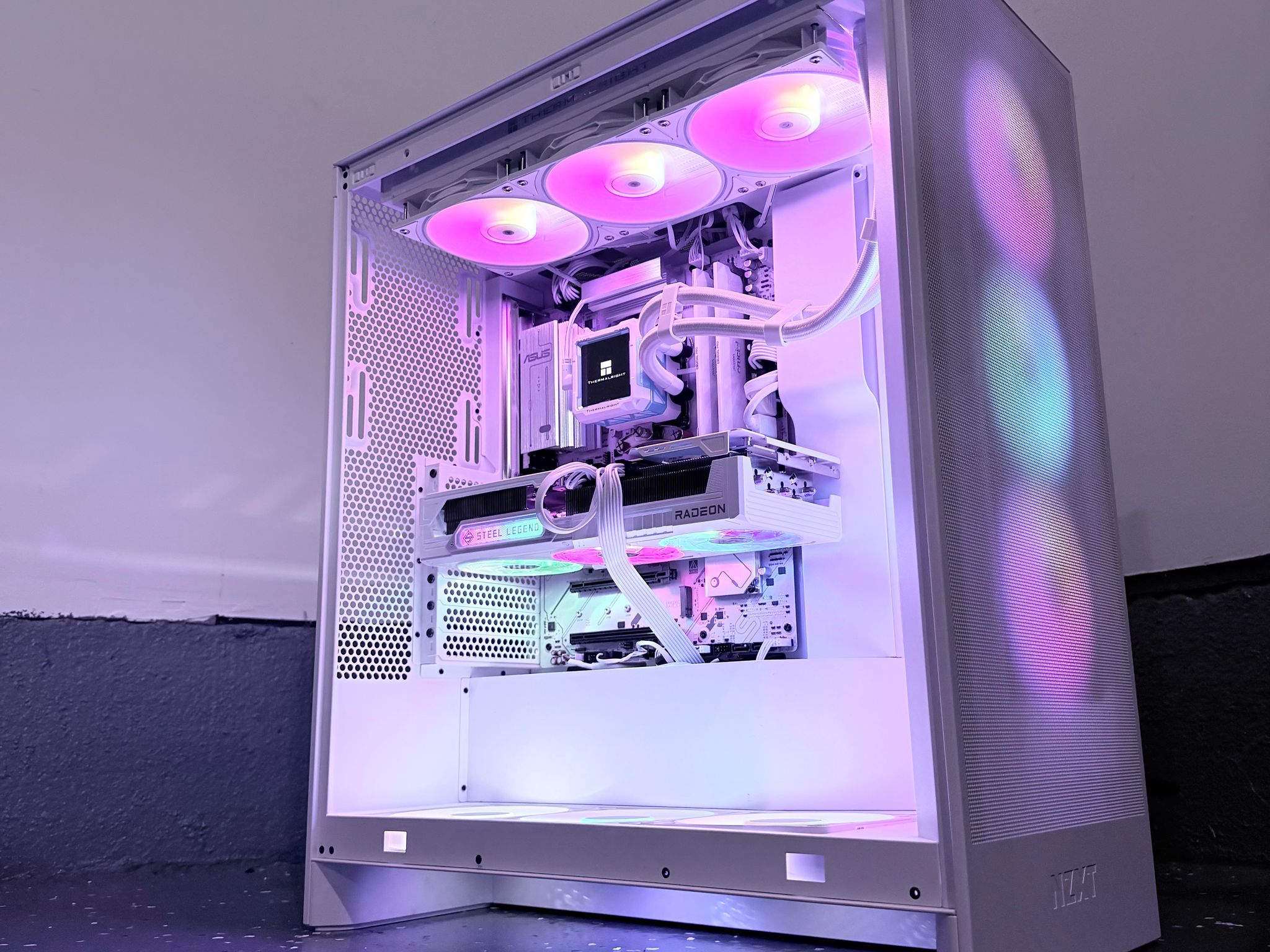 ⚪️"Polar Prism"❄️| 4K Gaming | Ryzen 7 9800X3D | RX 9070XT | 32GB 6400 mt/s DDR5 | 4TB Storage