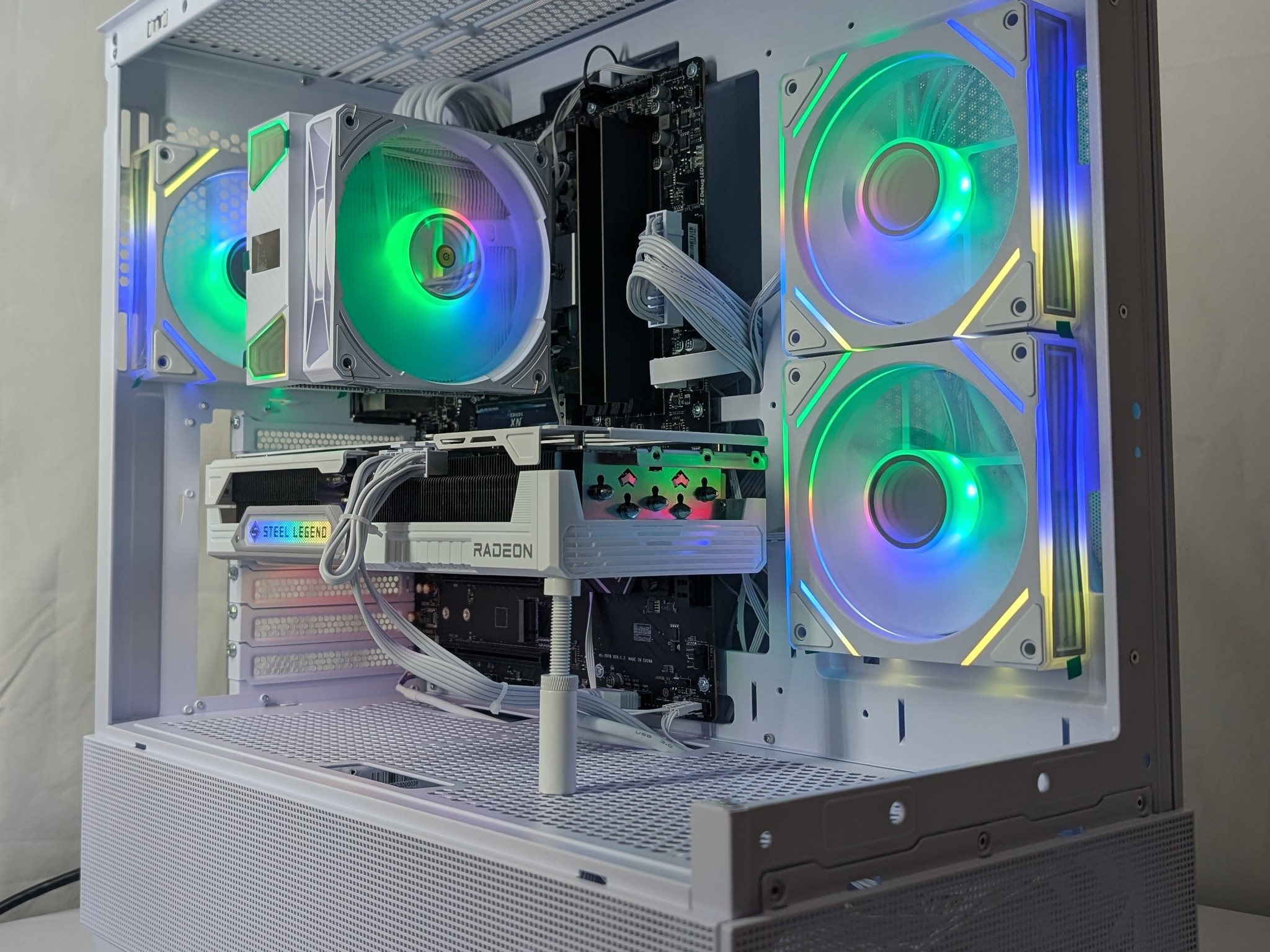 ALL WHITE | 9070XT 16GB | RYZEN 5 7500F | 1000W POWER SUPPLY