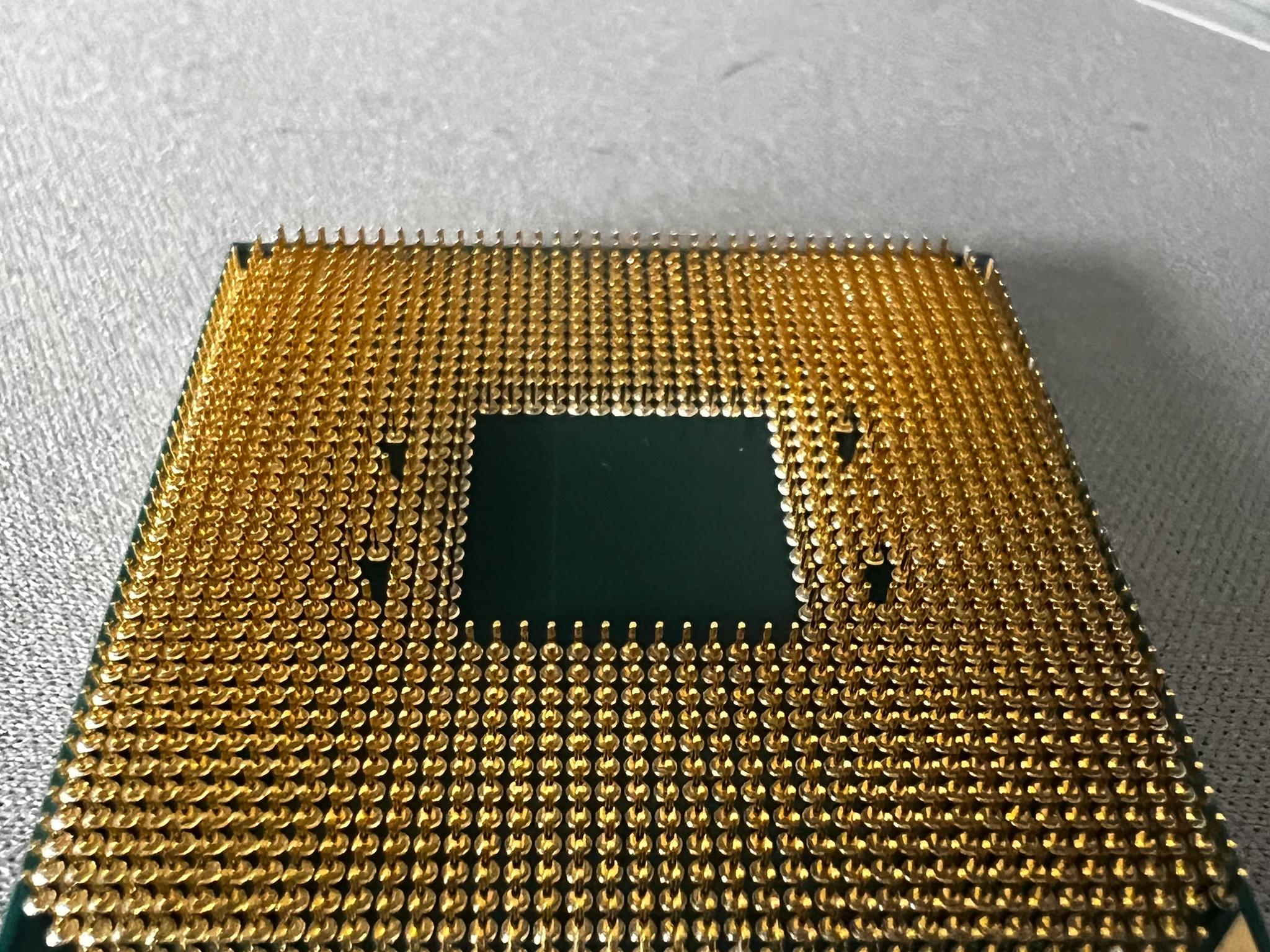 AMD Ryzen 7 3700x 3.6 GHz + Wraith Prism RGB Cooler