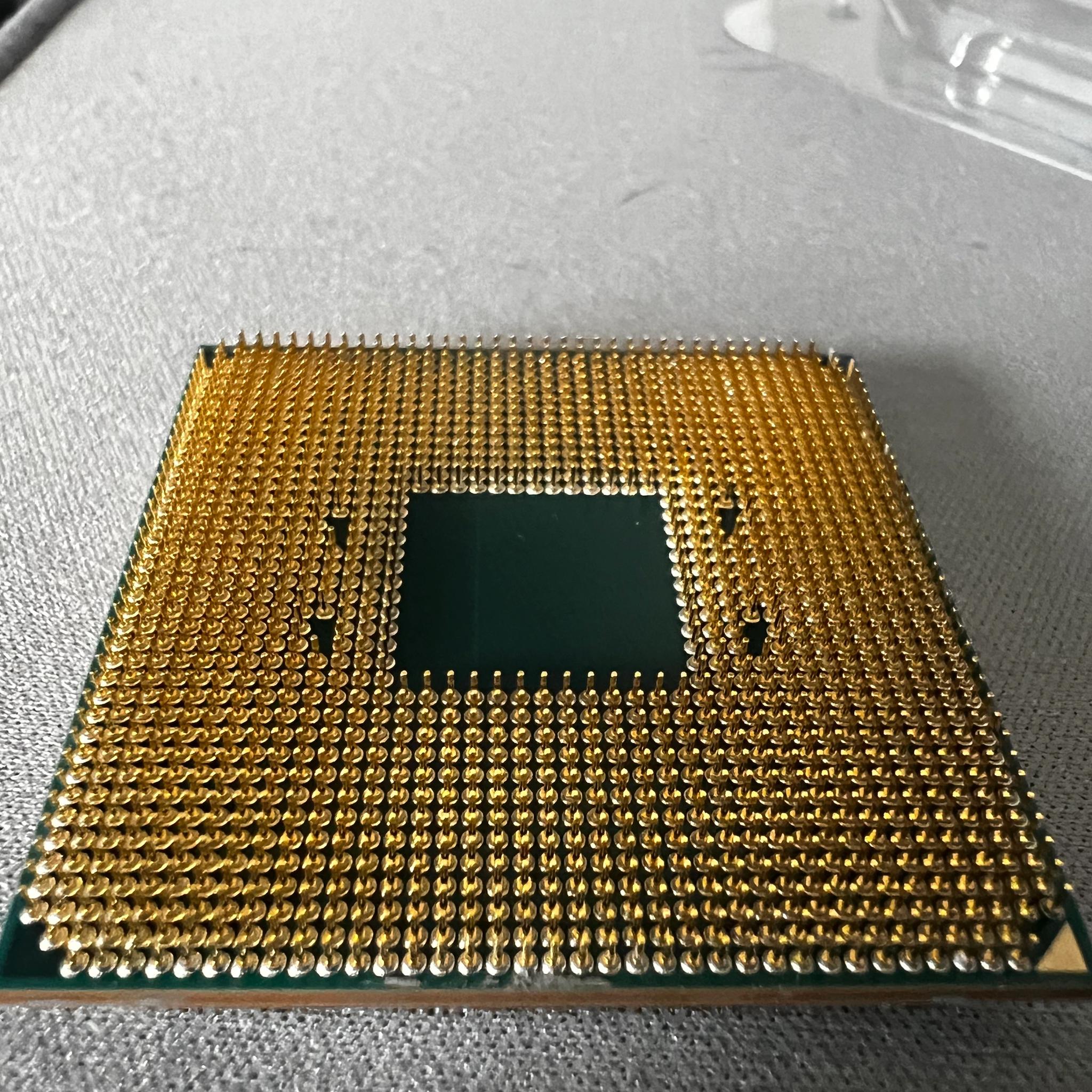 AMD Ryzen 7 3700x 3.6 GHz + Wraith Prism RGB Cooler
