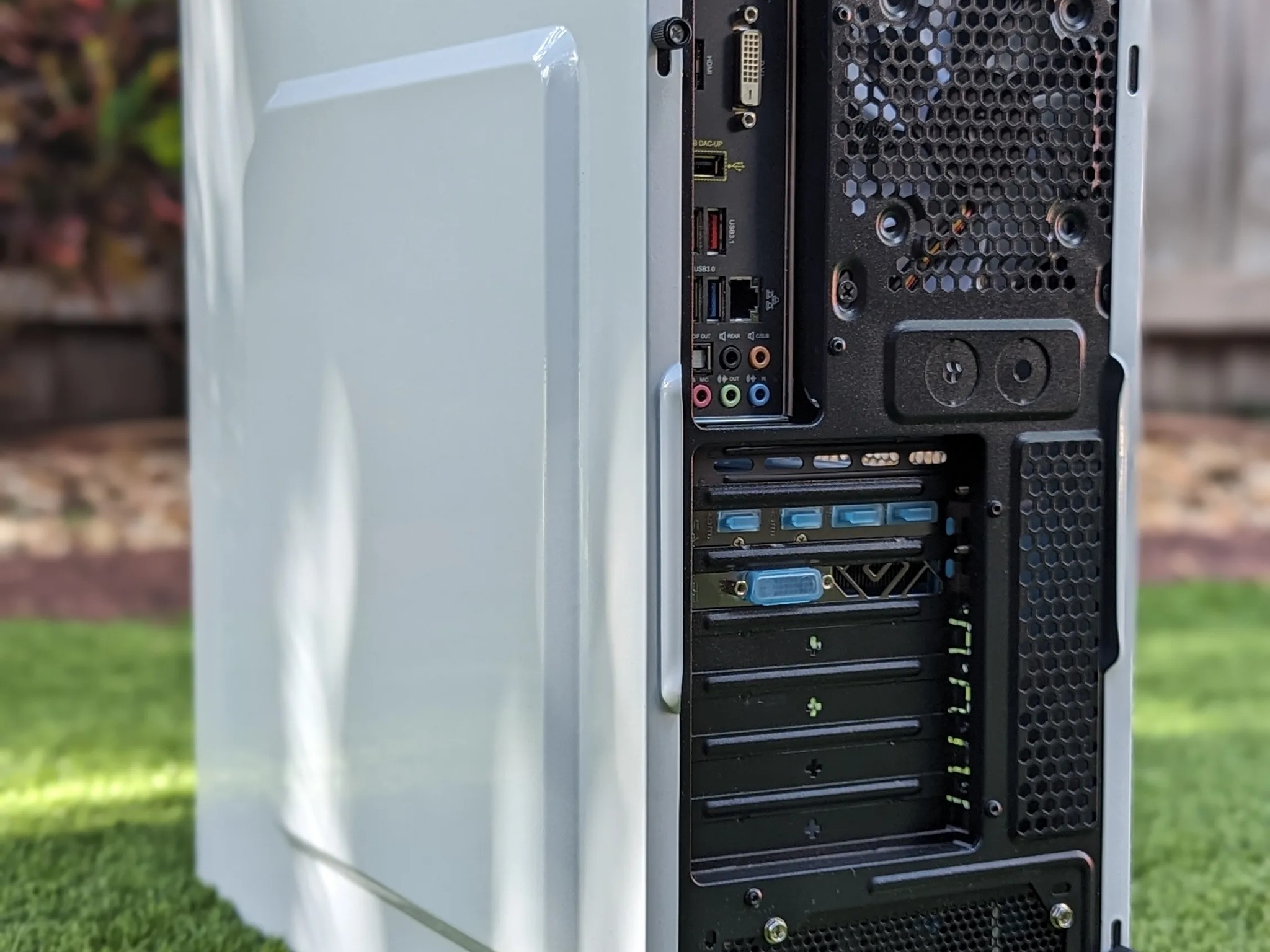 Frosty Vibe PC Ryzen 5 2600 32GB RAM RX 580 8GB 512GB SSD 2TB HDD