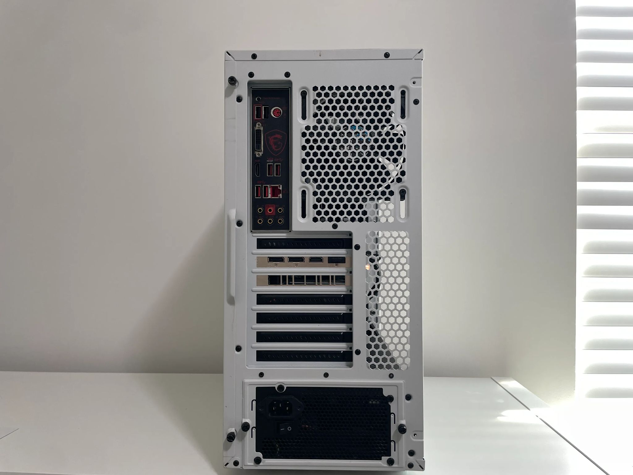 CLEAN BUDGET MEDIUM 1080p and LOW 1440p GAMING 2060 and 3600x Fractal Build