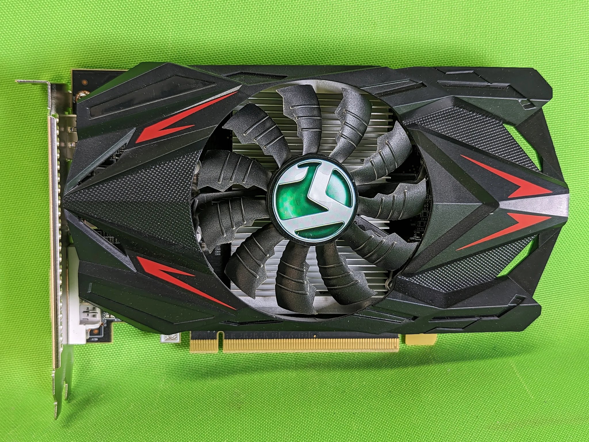 RX 550 4GB Budget Gaming Graphics Video Card GDDR5 128 Bit Maxsun HDMI DVI DP