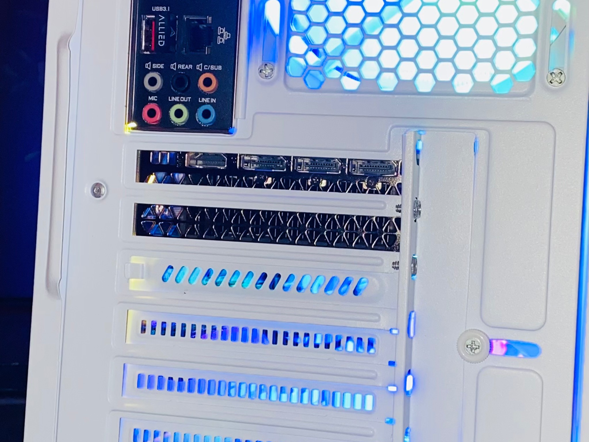 (White) Gaming PC| Ryzen 5 5600|RTX 3070 8GB| 32GB DDR4 3200MHz CL16|1TB M.2 NVMe SSD|Windows 11 Pro