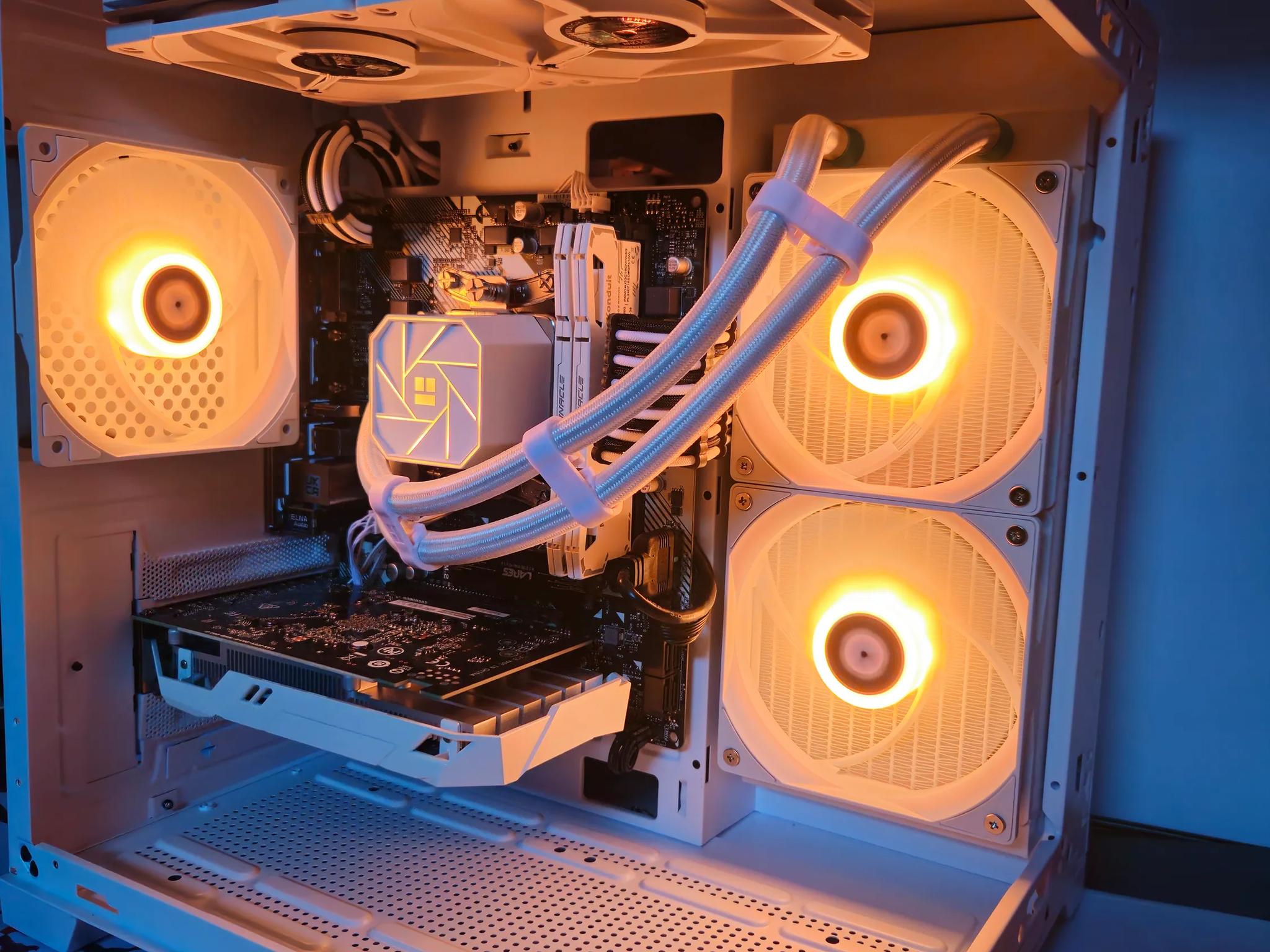 Arctic RIG Ryzen 5 / 16GB / 1TB SSD / RTX 3050