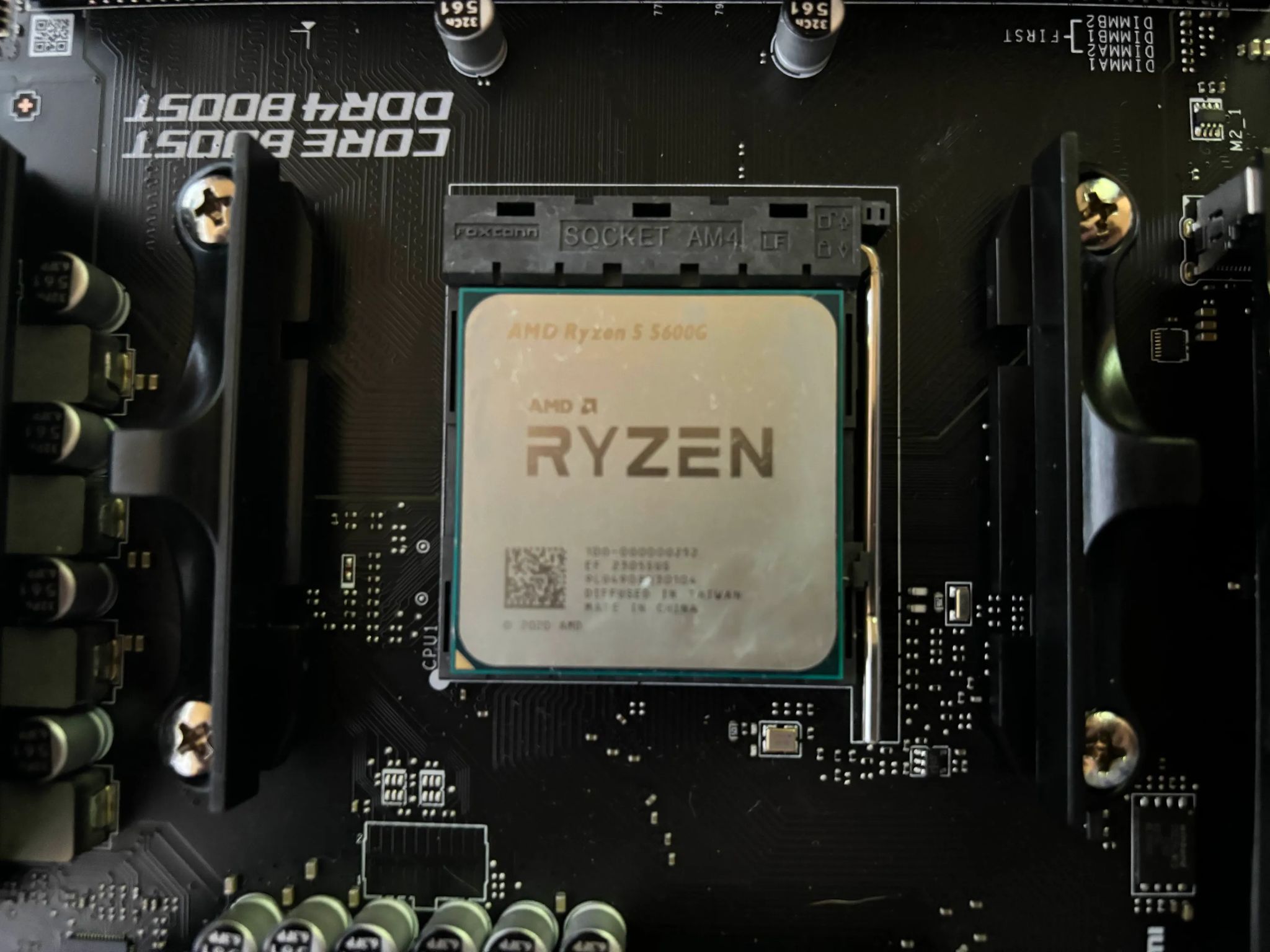 AMD Ryzen 5 5600G 3.9 GHz 6-Core Processor With cooler