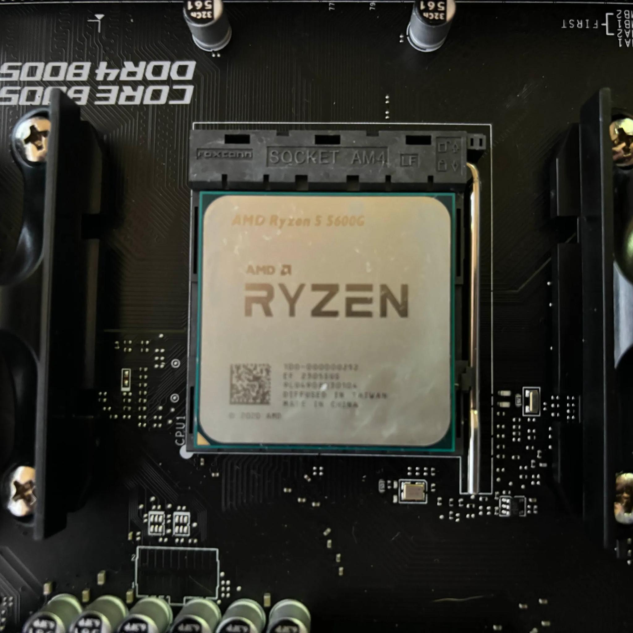 AMD Ryzen 5 5600G 3.9 GHz 6-Core Processor With cooler