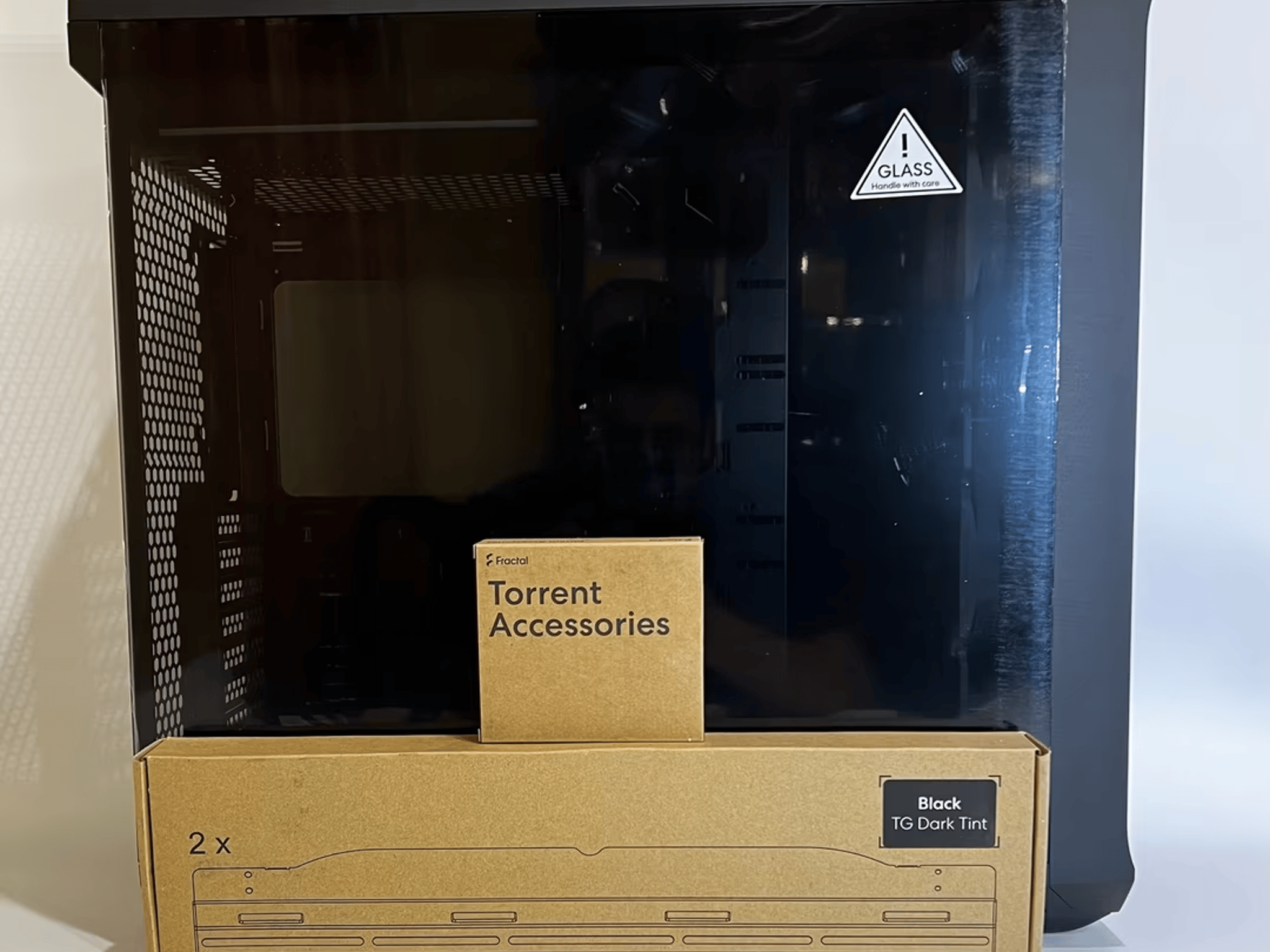 Fractal Design Torrent Black E-ATX Dark Tempered Glass Window High-Airflow Mid Tower Computer Case