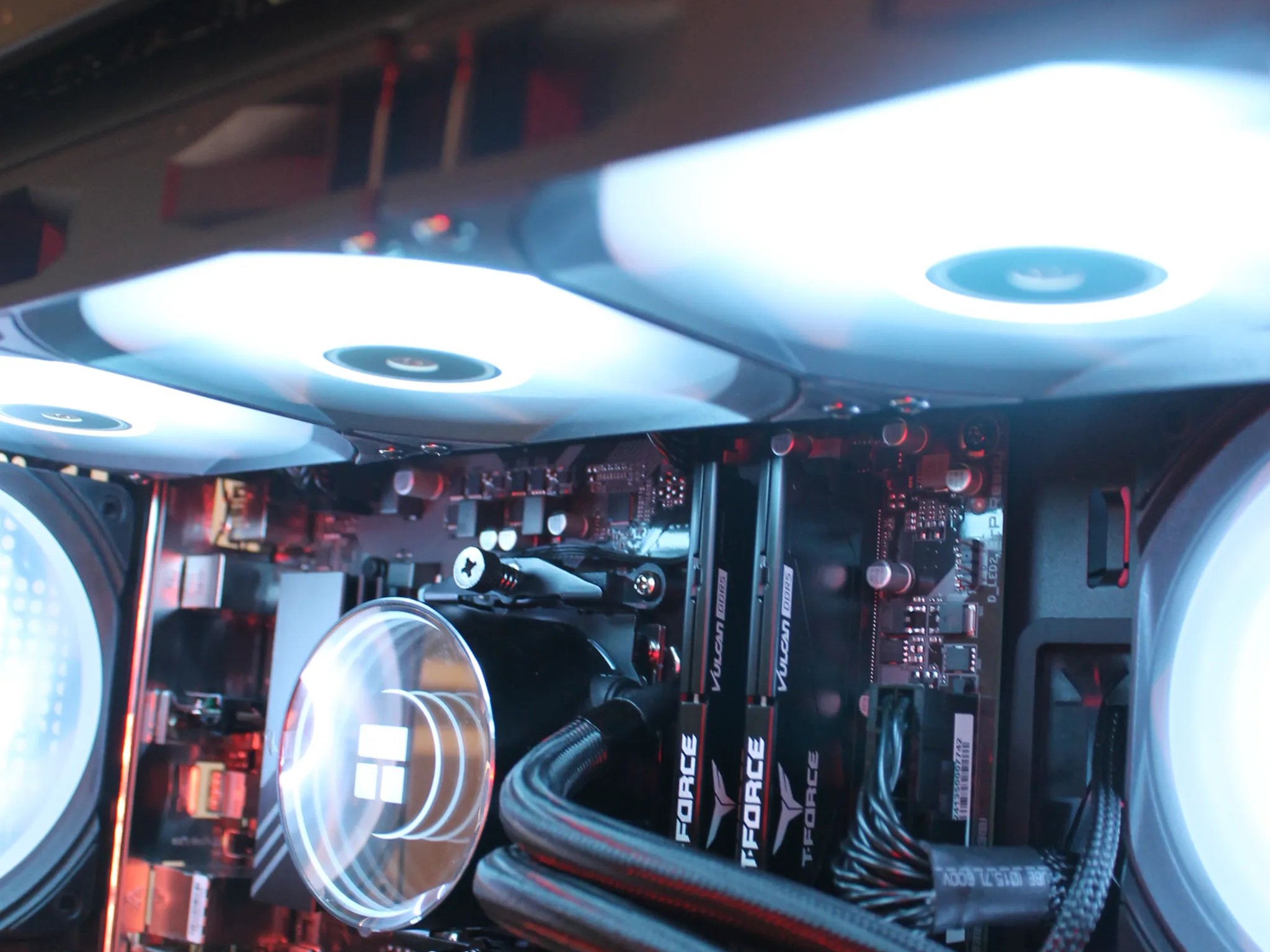 🤍🖤RX 7800 XT 16GB| Ryzen 5 7600| 32GB Ram| 1TB|🤍🖤
