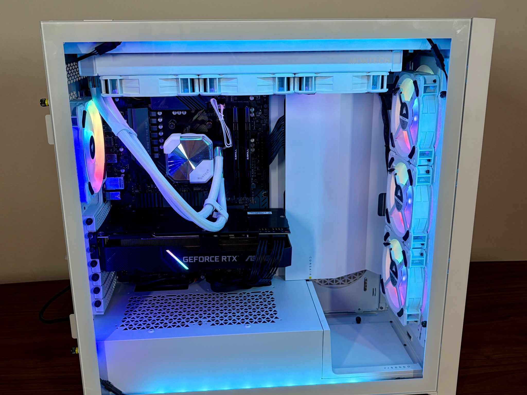 White RGB Corsair 5000D build | Ryzen 7 5700x | 16GB RAM + 1TB SSD | ASUS 2070 Super