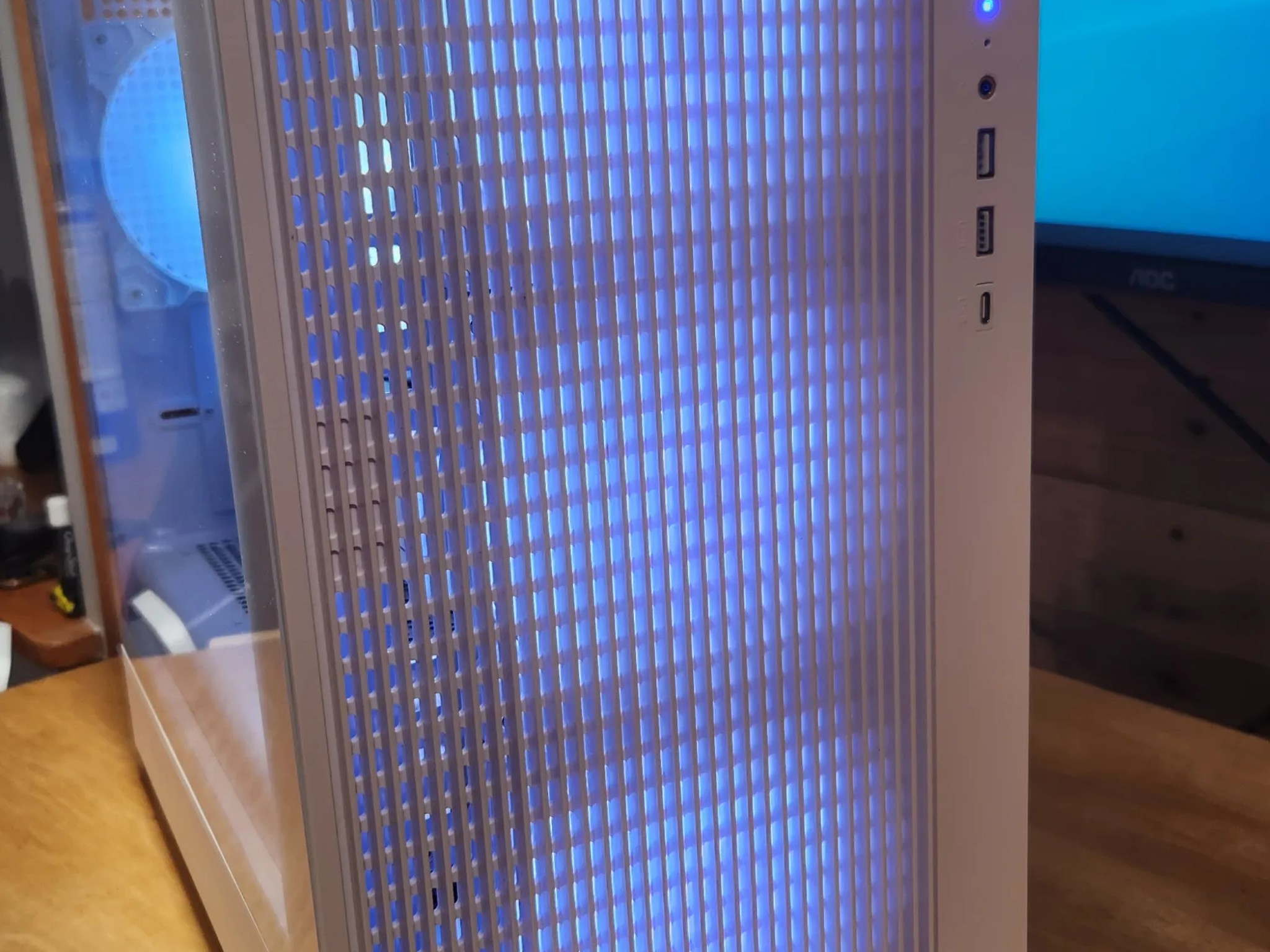 WHITE GAMING PC RX 7600, i7-6850k, 32GB RAM, 512GB SSD