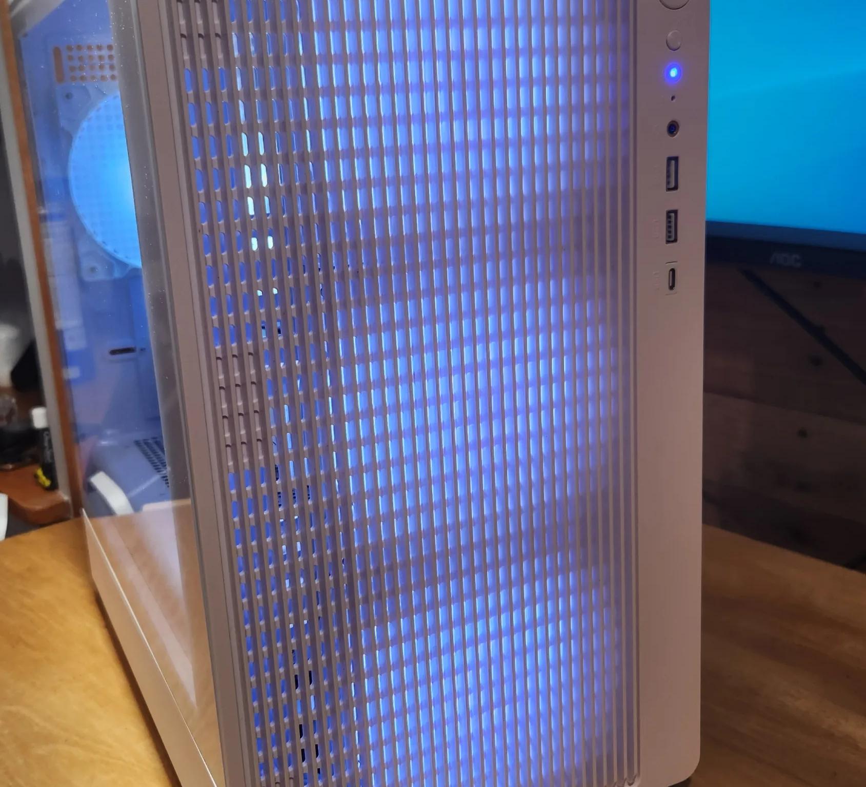 WHITE GAMING PC RX 7600, i7-6850k, 32GB RAM, 512GB SSD