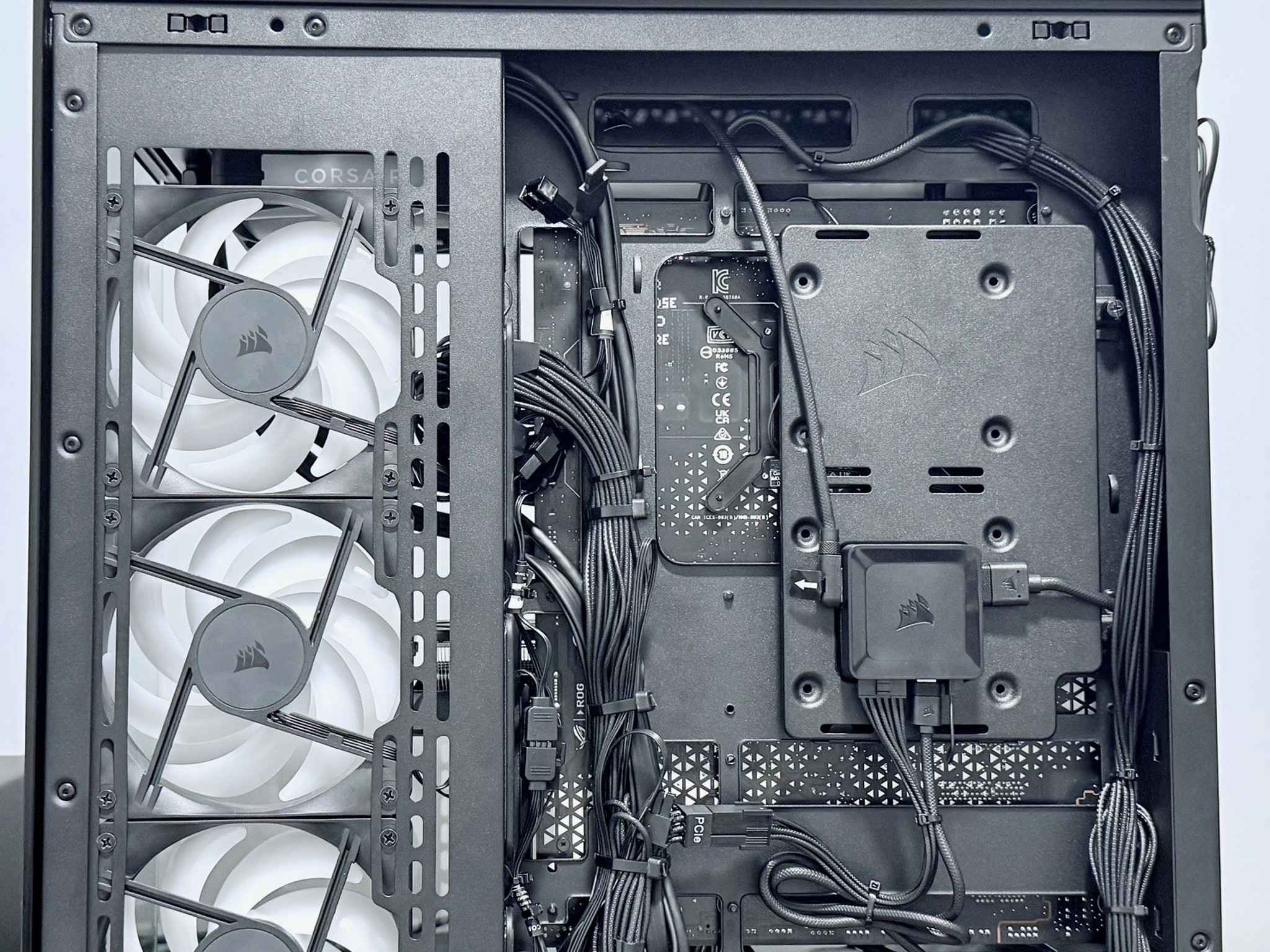 Maestro RTX 5070 OC 12GB