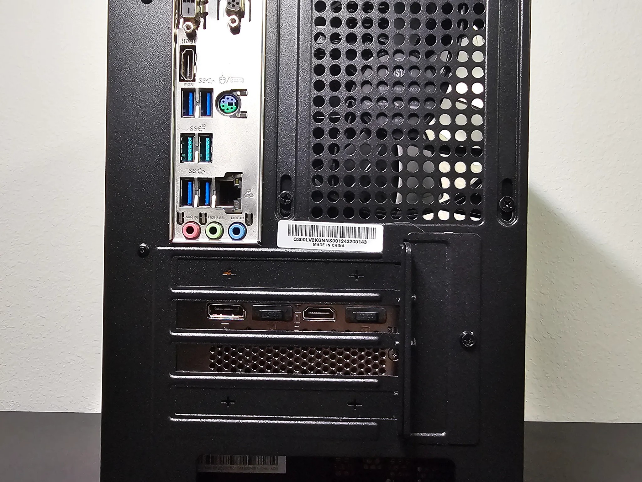 SPIRE / RTX 4060 / Ryzen 7 2700 / 16GB DDR4 / 1TB SSD