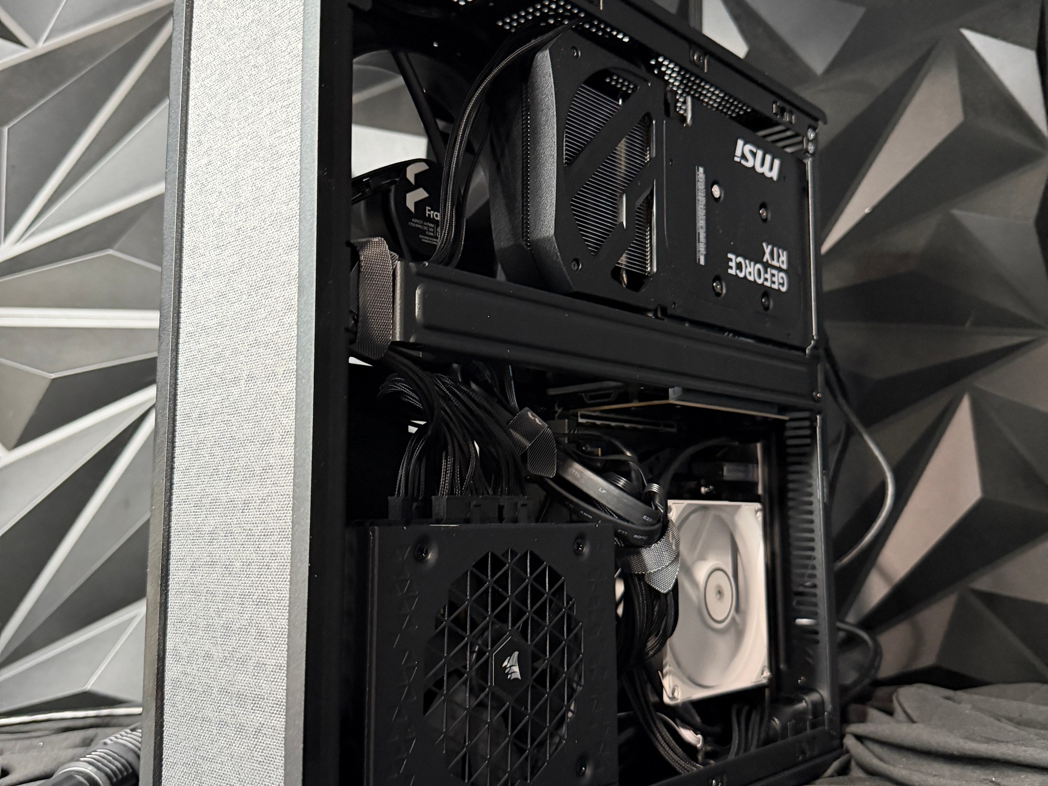 🖤⚡ SLIM THICK ⚡🖤 Ryzen 5 9600X| RTX 5060Ti| 16 GB DDR5| 1.25 TB NVMe| 750W Gold PSU