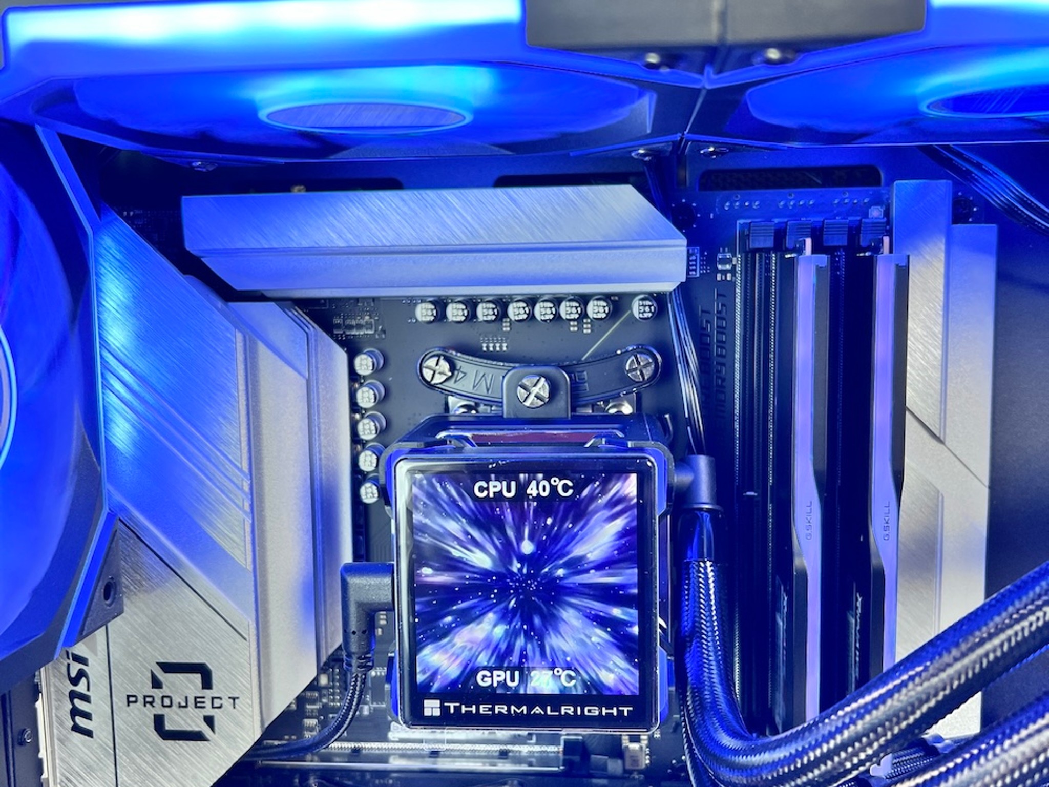 Ryzen 7 9800X3D | RX 9070 XT | 32GB DDR5 | 2 TB M.2 | WIFI 6 | Dark Gamer