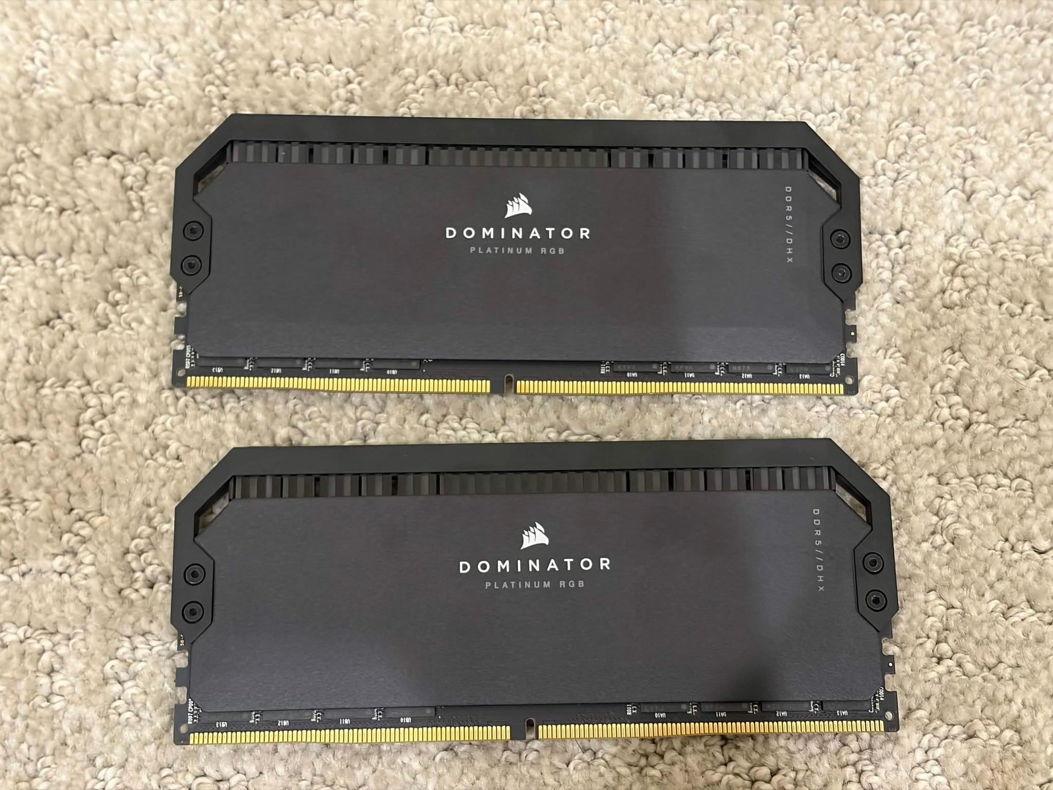 CORSAIR Dominator Platinum RGB DDR5 64GB (2x32GB) 5200MHz CL40 - Black (CMT64GX5M2B5200C40)