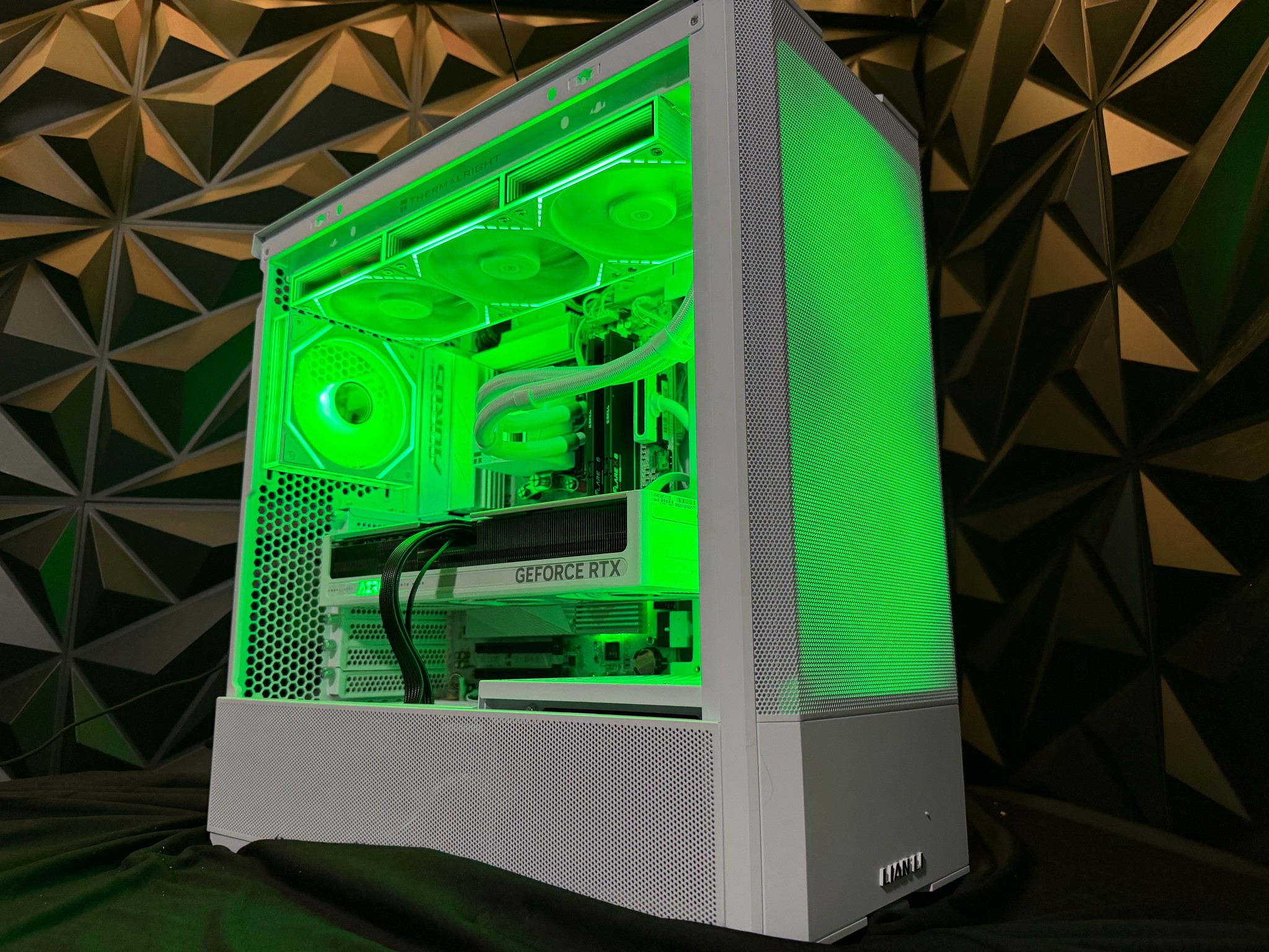 ❄️🤍 WHITEOUT PROTOCOL 🤍❄️Ryzen 9 7900X| RTX 5070| 32 GB DDR5| 2.5 TB NVMe| 850W PSU