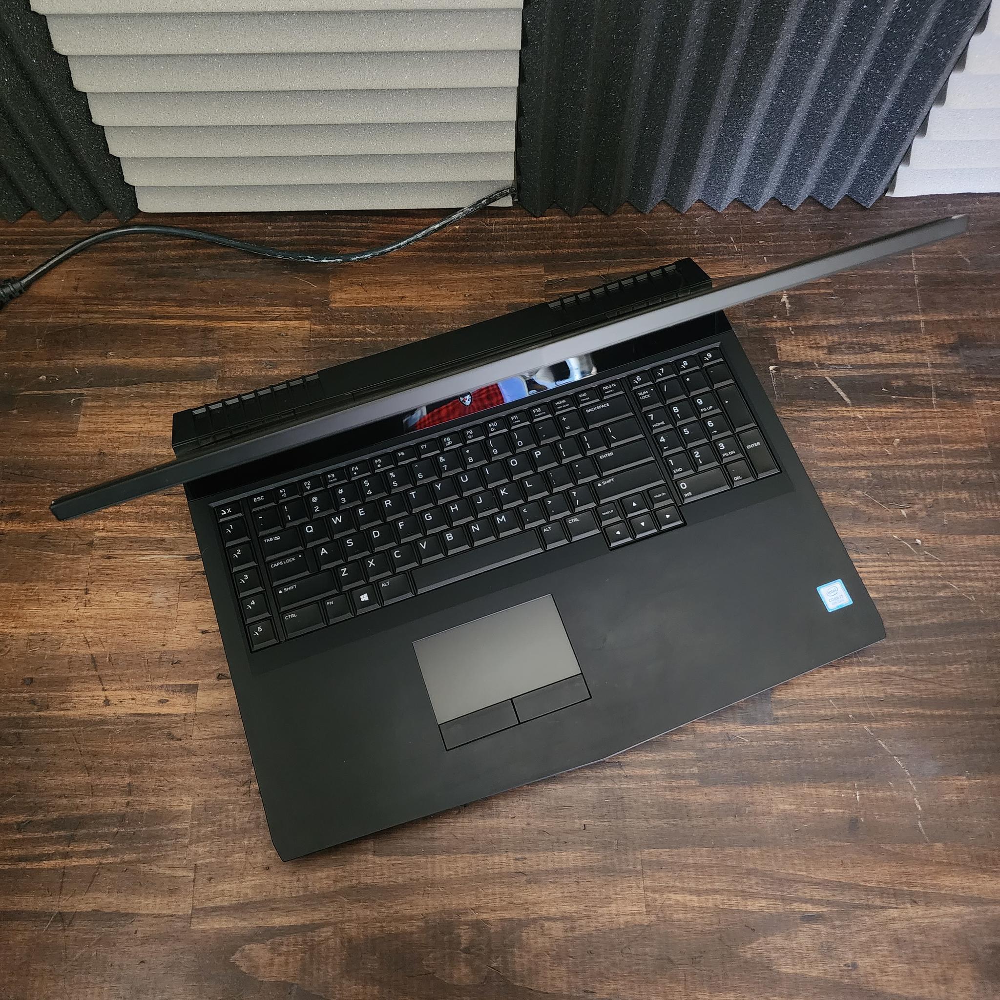 👽 GeForce GTX 1070 8GB // Intel Core i7 8750H // SK Hynix 16GB 2400MHz : Alienware 17 R5