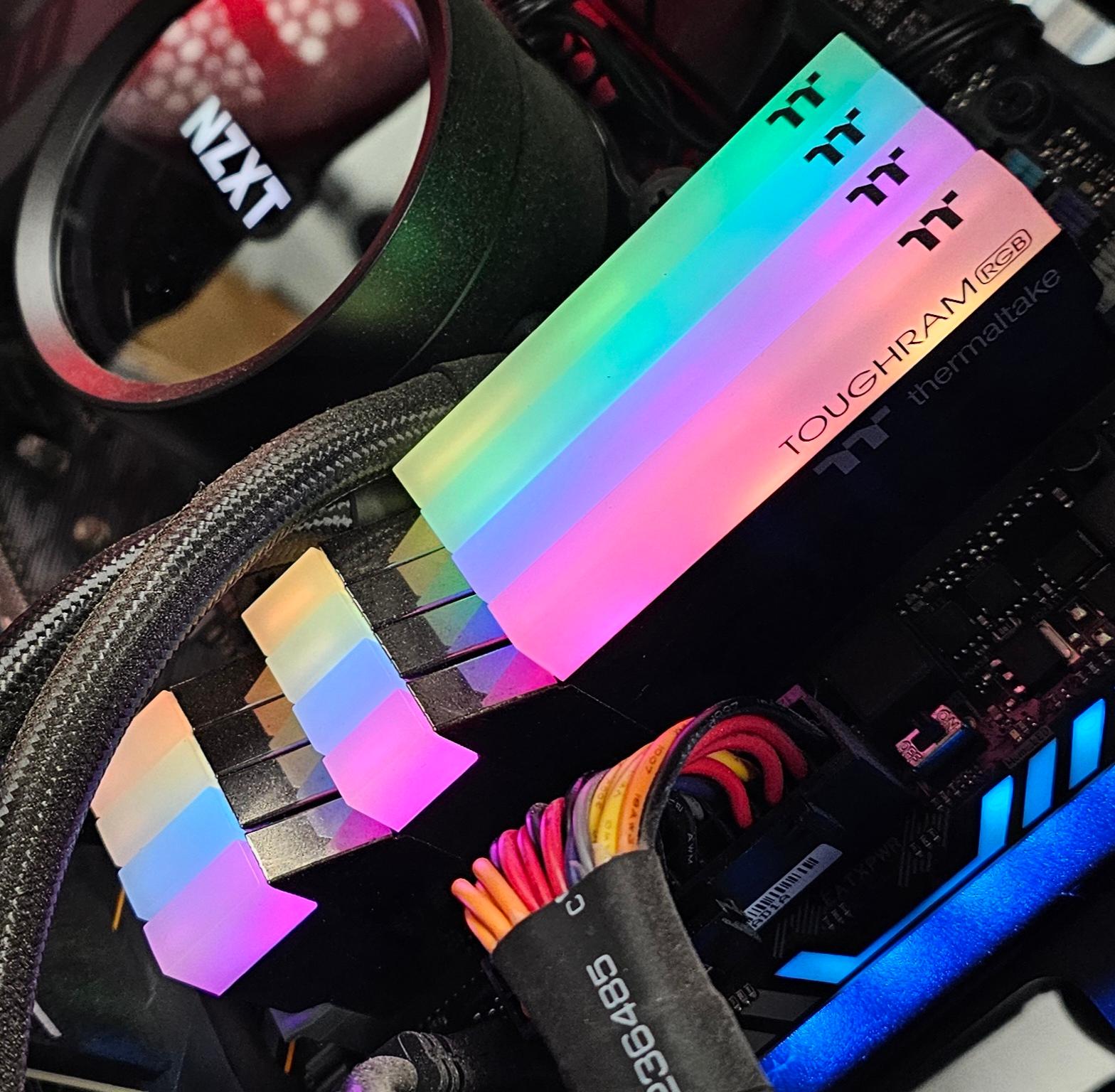 32GB DDR4 (4x8GB) RGB CL16 3200MT/s TOUGHRAM RAM Memory