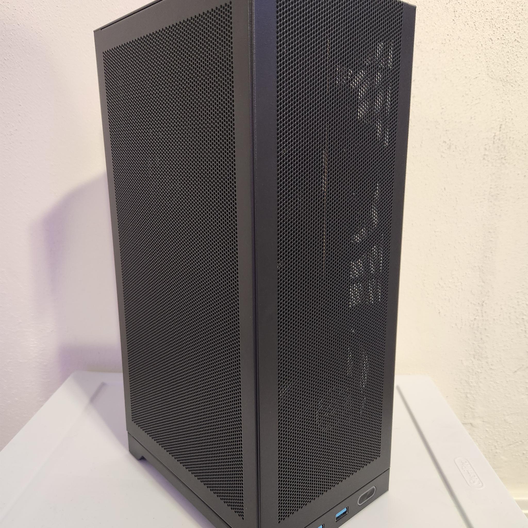 SFF Gaming PC – Ryzen 9 7945HX3D + Radeon RX 9070 + 48GB DDR5 + 2TB SSD