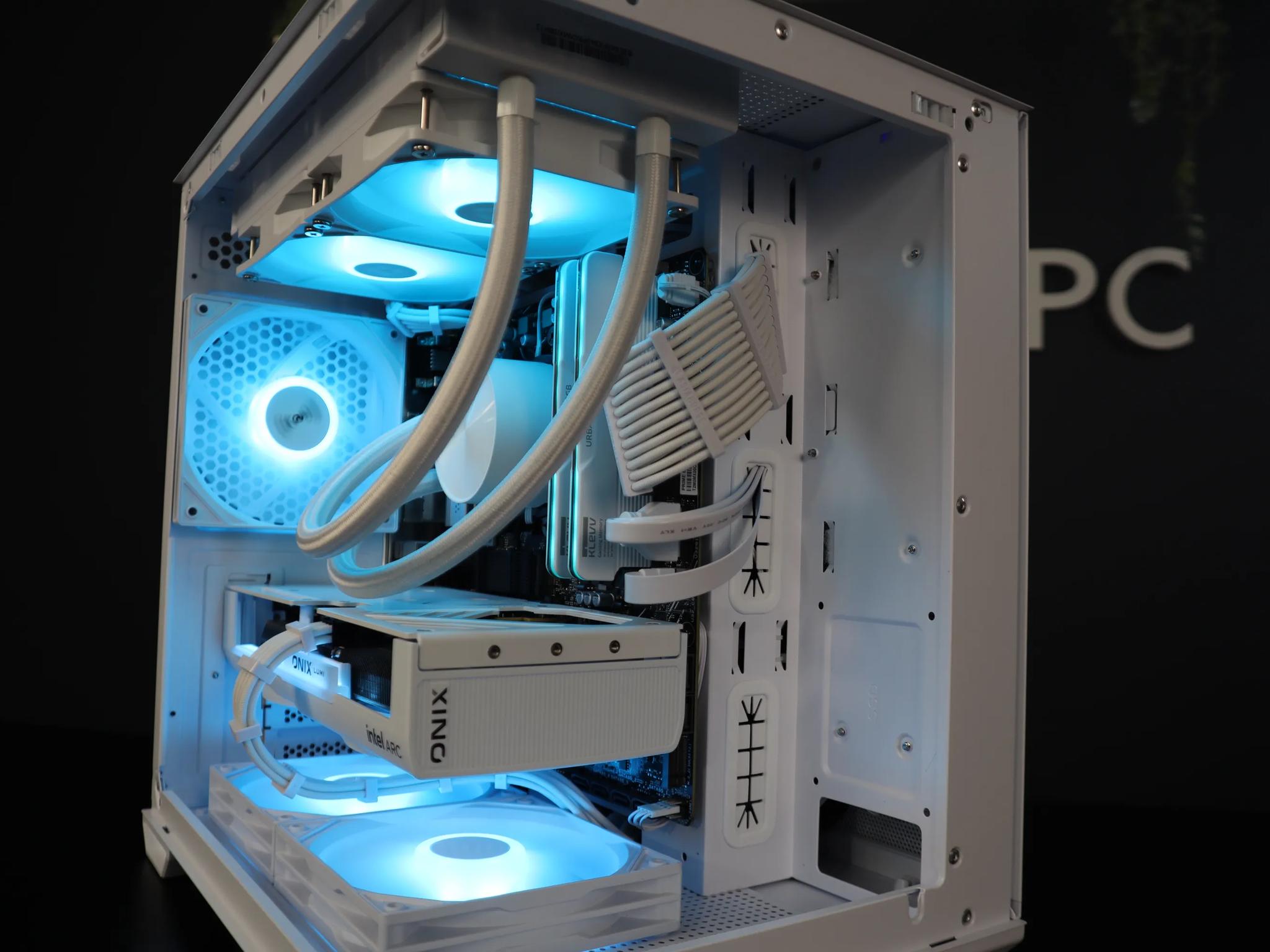 NEW GAMING PC | RYZEN 7600X | INTEL B580 12BG | 1TB | WHITE | All Parts Brand New