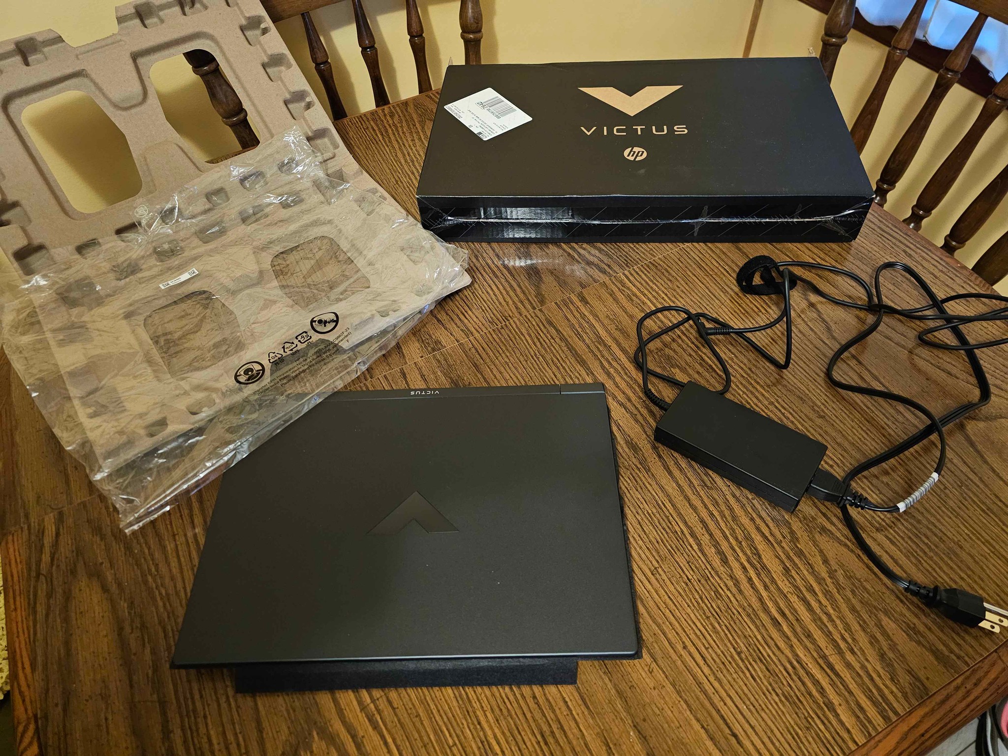 HP - Victus 15.6" - Ryzen 7 7445HS - RTX 4050 - 16GB DDR5 - 512GB SSD - Win 11 - Mica Silver