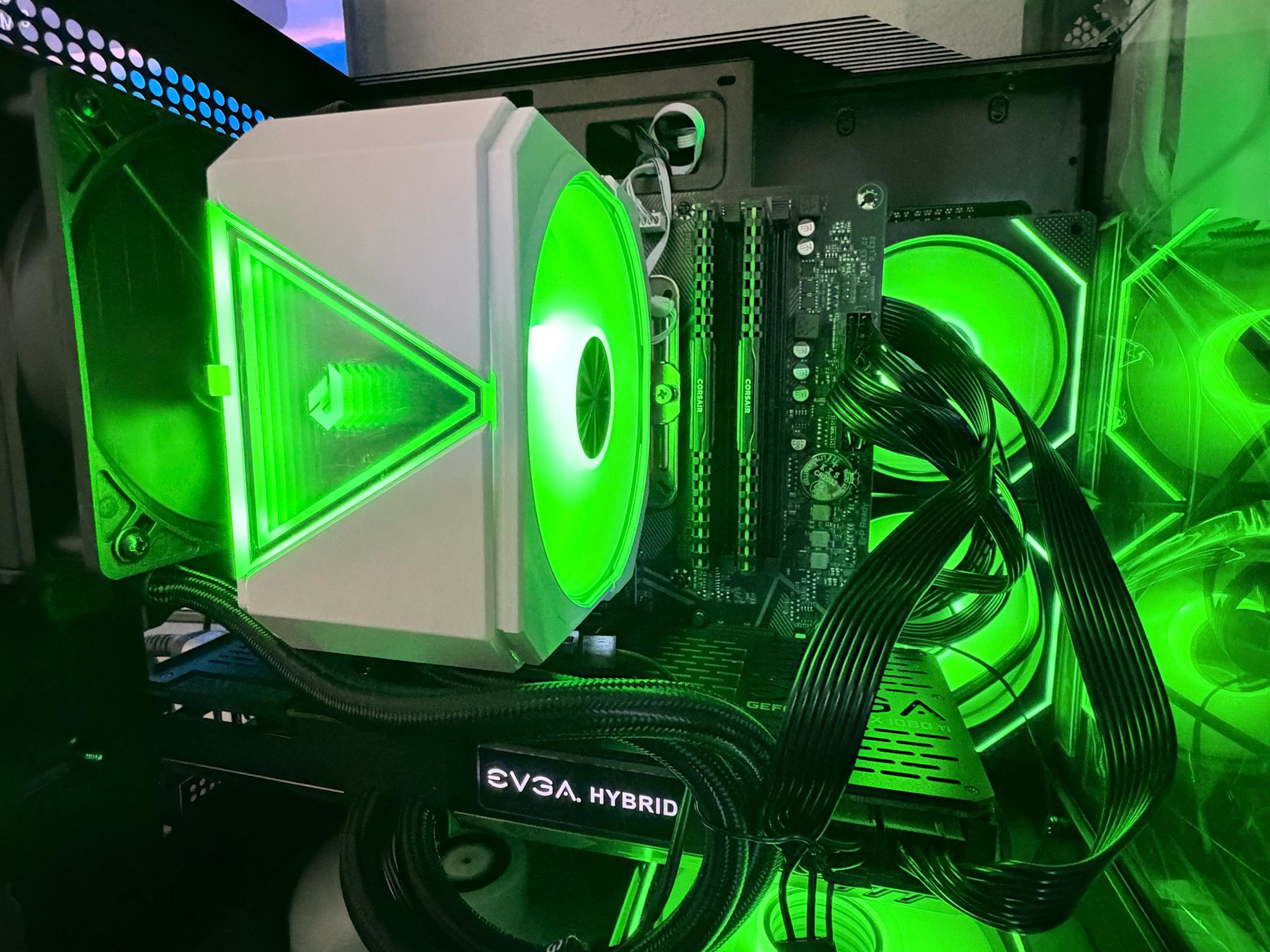 Gaming PC Ryzen 5 3600 RX 580 8GB 16GB RAM WiFi RGB 240GB SSD + 1TB HDD Win11