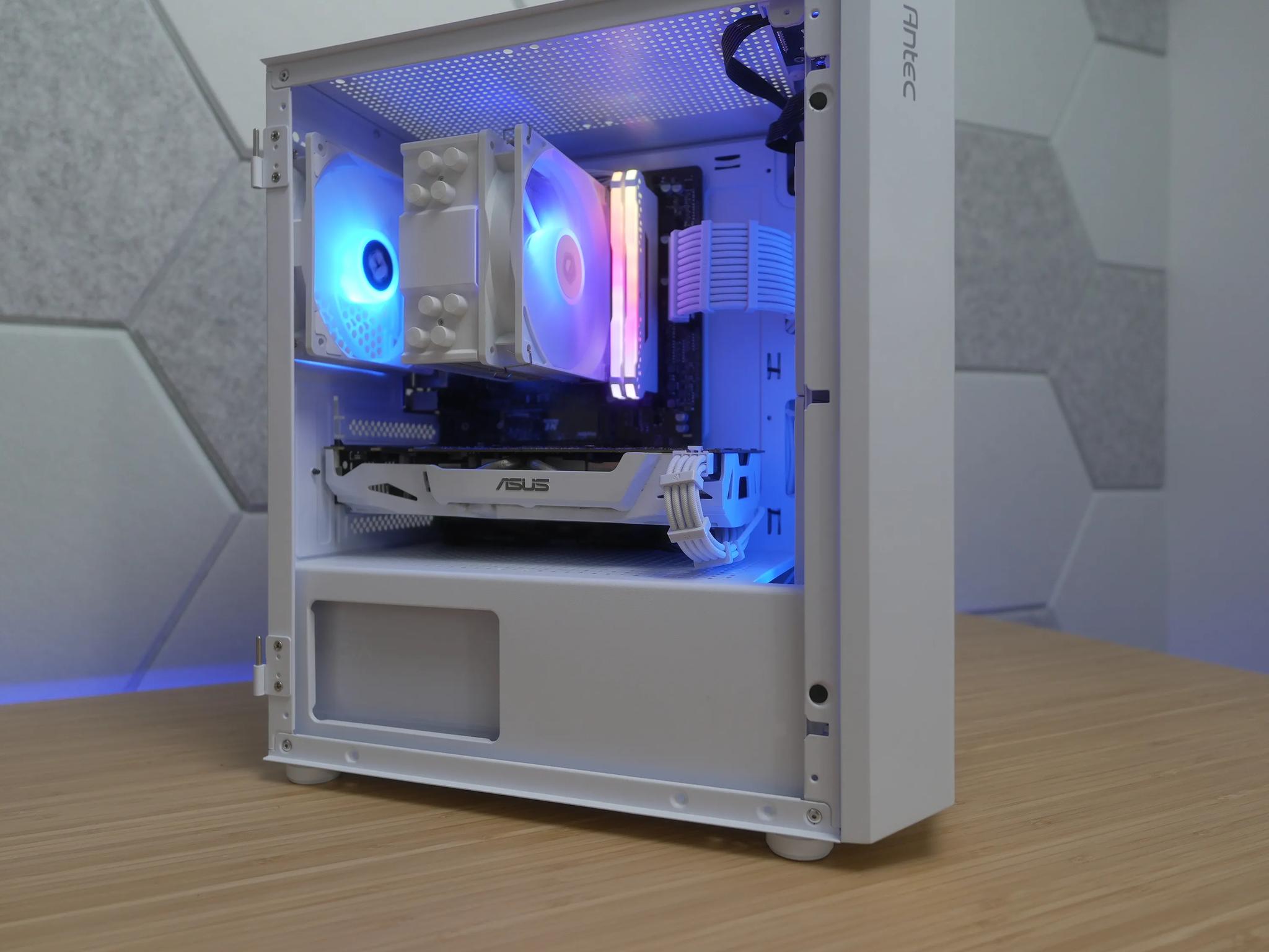 White Gaming PC (Ryzen 7 + Gtx 1070