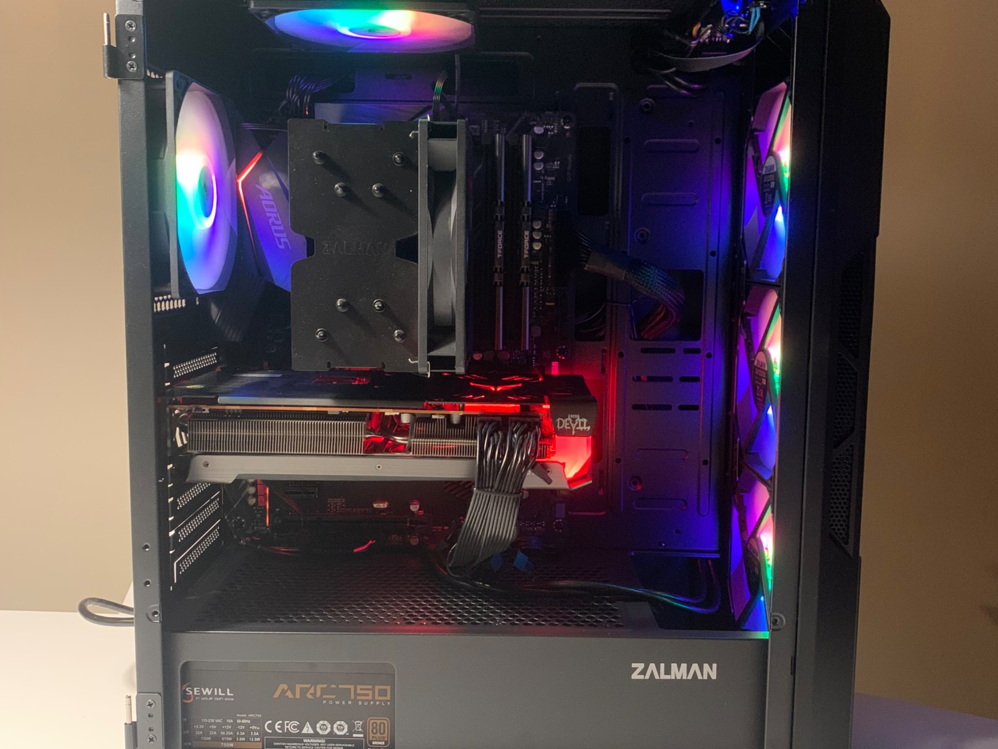 RX 6600 XT - Ryzen 5 5600X - 32 GB RAM - 2 TB SSD - RGB Gaming PC