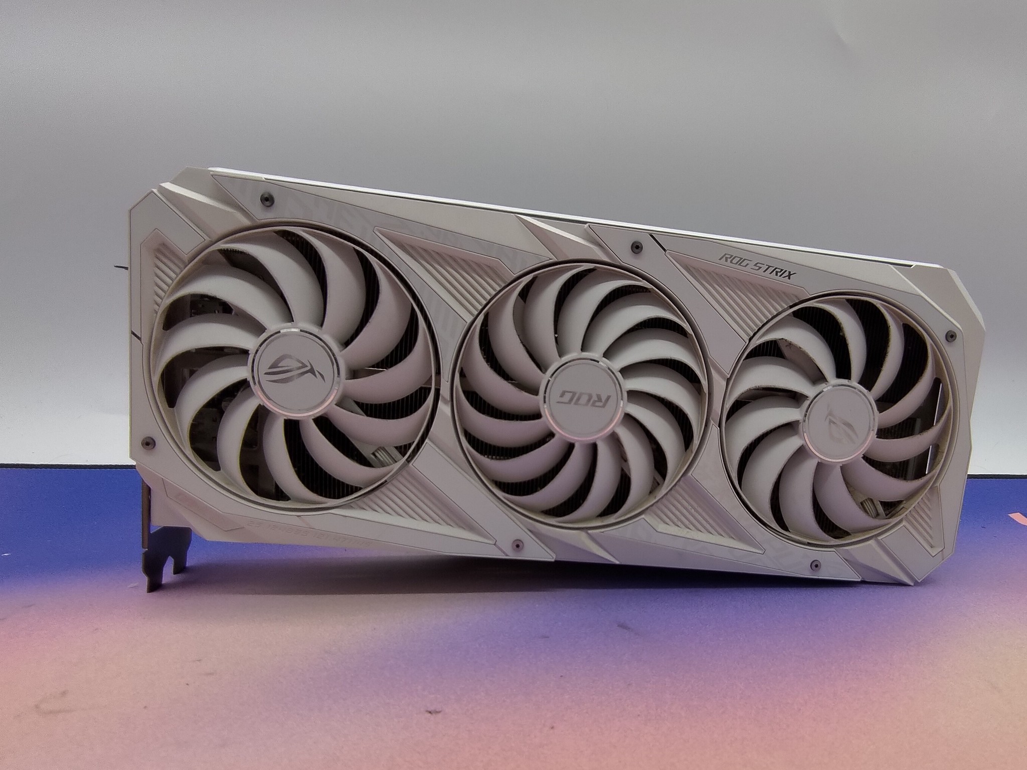 White Asus ROG Strix Gaming RTX 3090