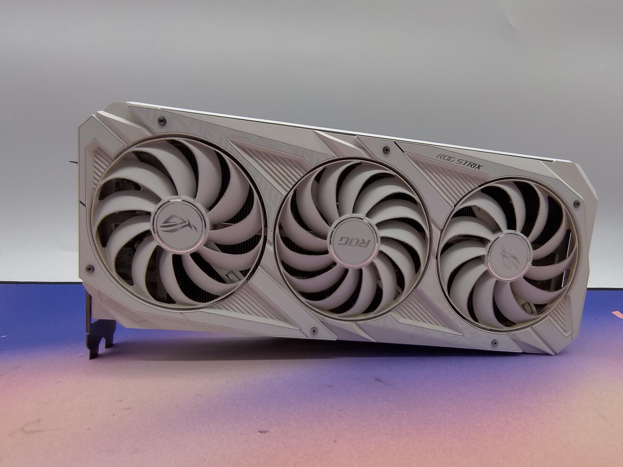 White Asus ROG Strix Gaming RTX 3090