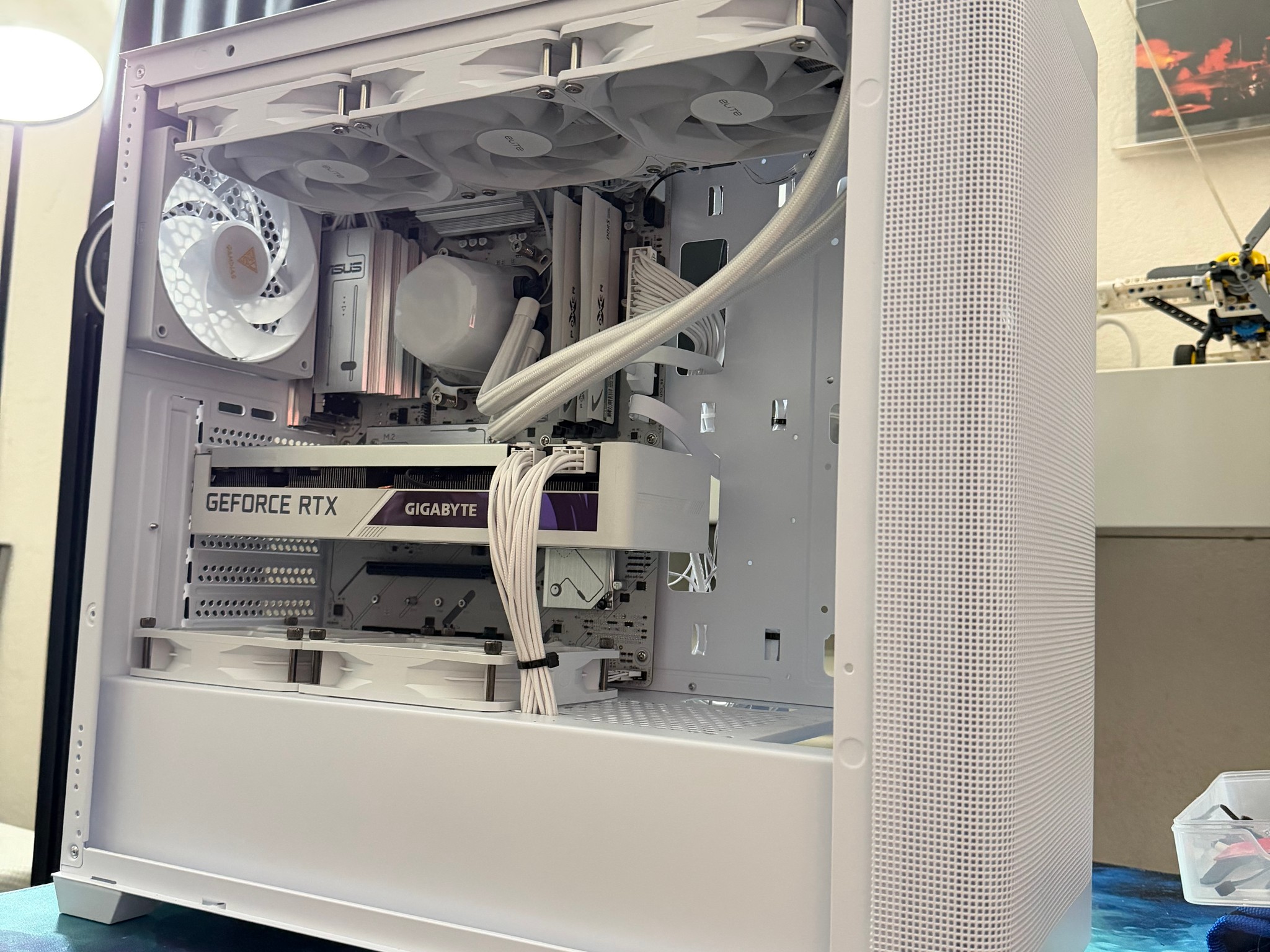 🧊❄️ All White AM5 gaming build! Ryzen 5 8600G | 32GB DDR5 | 1TB NVME SSD | 3070 ❄️🧊