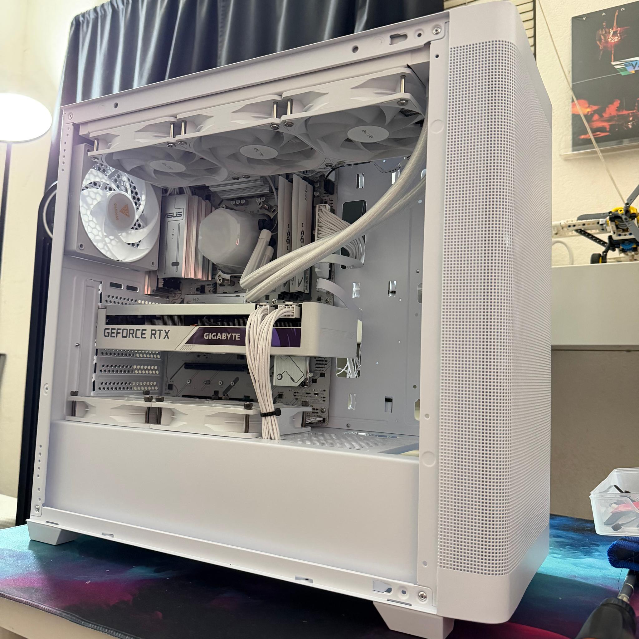 🧊❄️ All White AM5 gaming build! Ryzen 5 8600G | 32GB DDR5 | 1TB NVME SSD | 3070 ❄️🧊