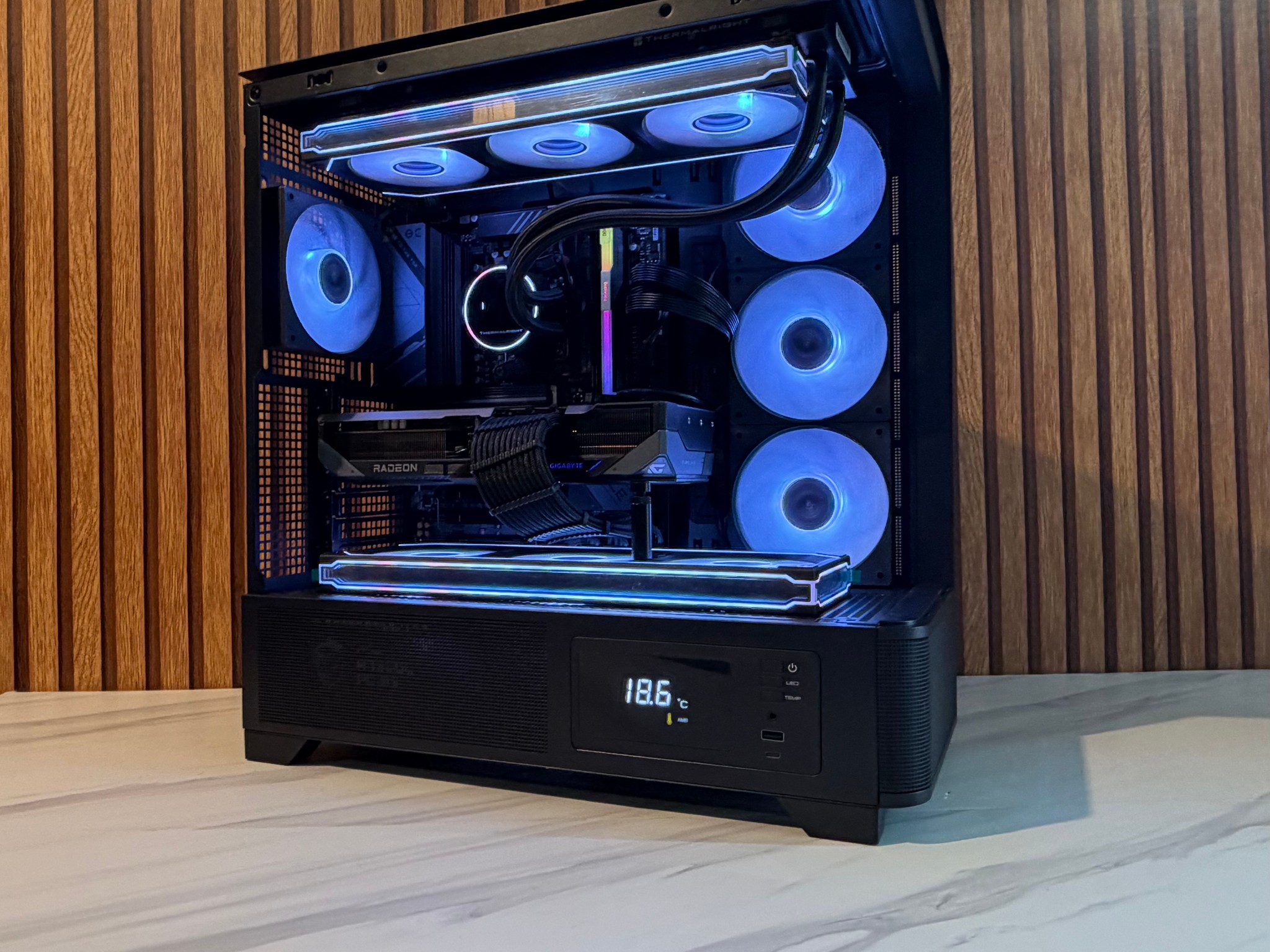 9070 XT 16GB | RYZEN 7 7700 | 1TB SSD | 750w | 360mm AIO