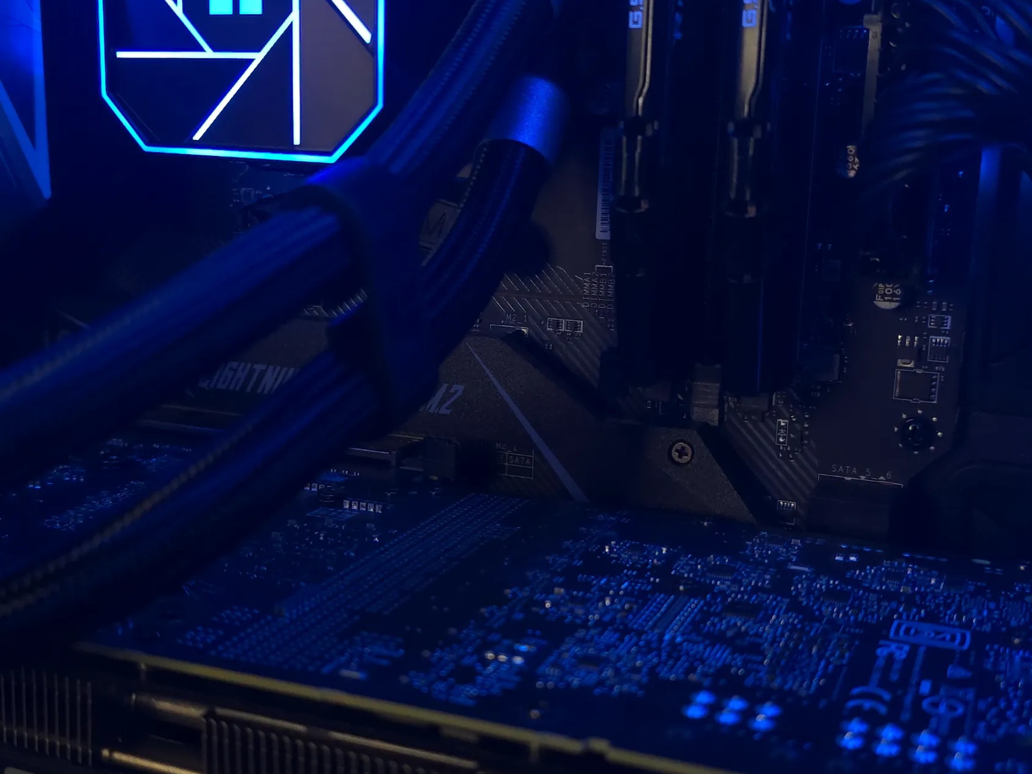 RTX 2080 Super - Ryzen 9 3900x - 32 GB Ram - WiFi - 1TB SSD