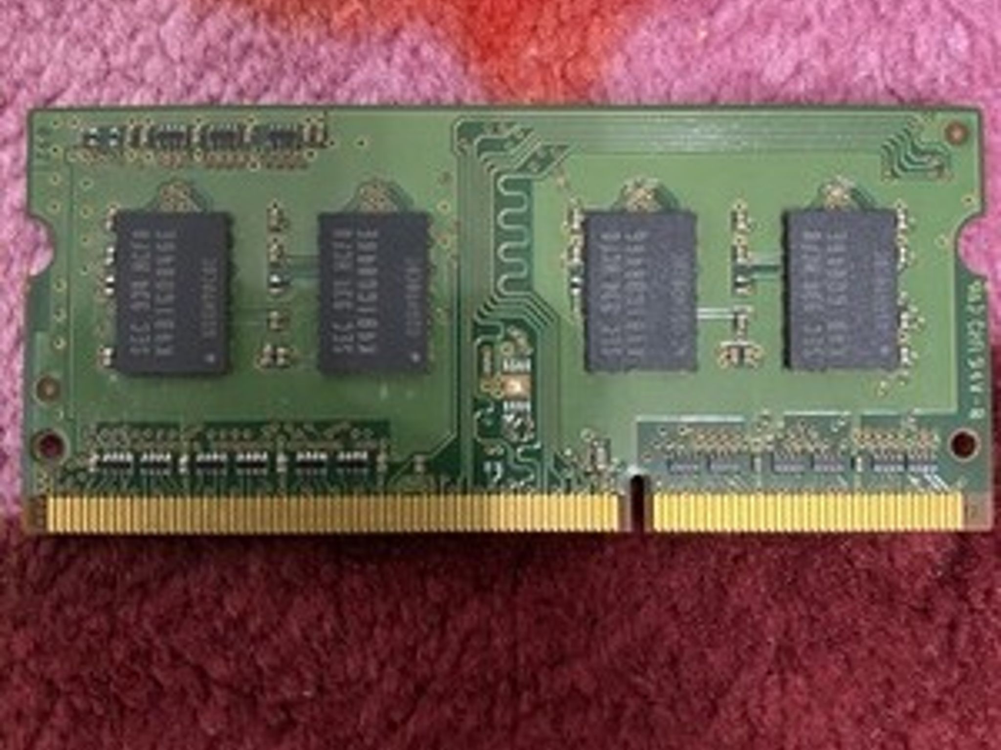 Samsung DDR3 SDRAM SO-DIMM 1GB PC3-8500S 204-Pin Laptop Memory M471B2873EH1-CF8