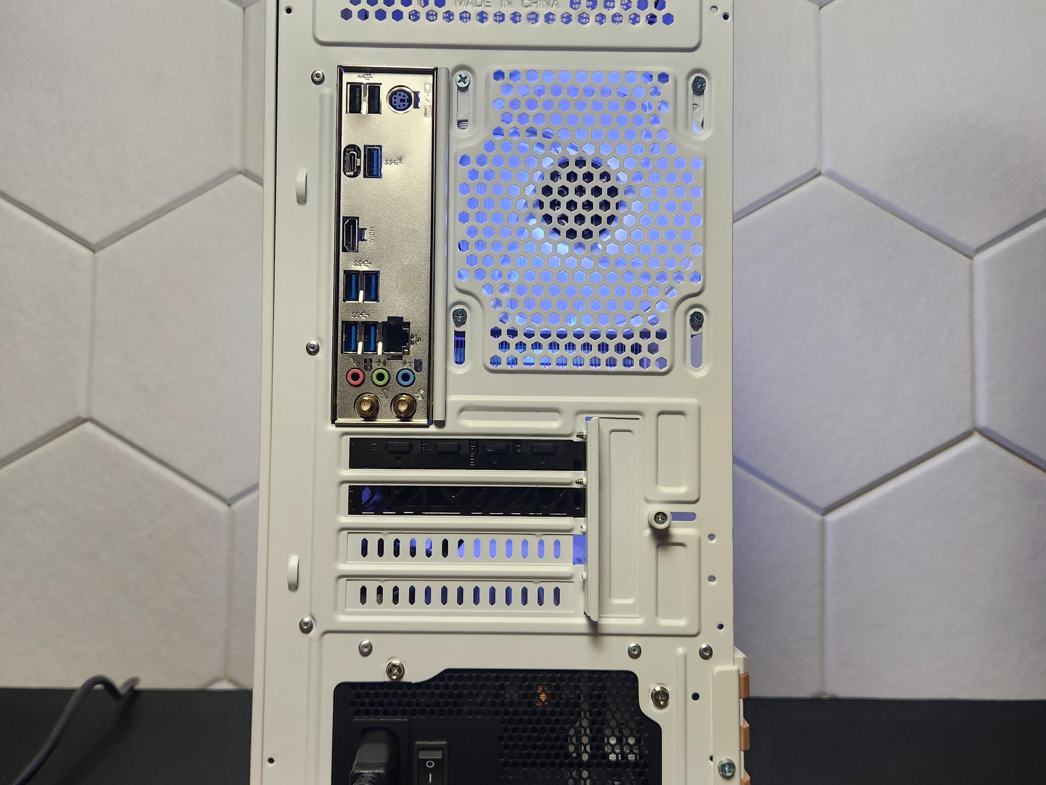 RX 6600 | Ryzen 5 5500 | 16GB DDR4 | 256GB SSD + 1TB HDD | WIFI+BT | Win 11 Home "Ice Cap"