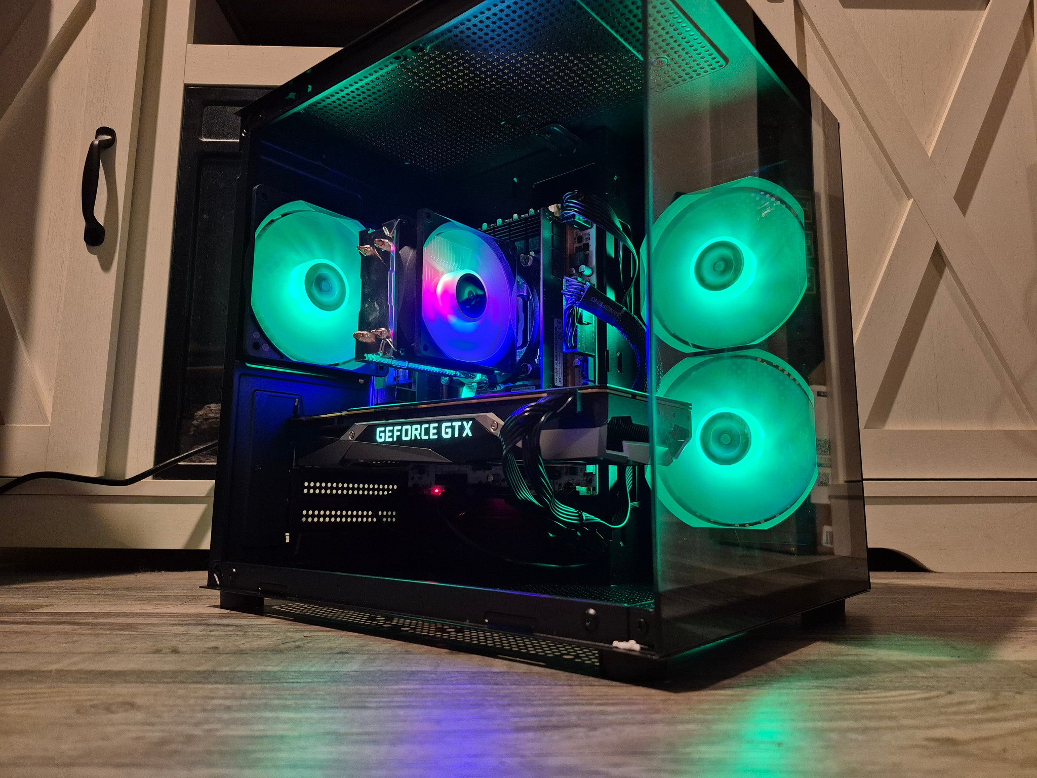 Entry Gaming/Streaming CUBE | 8 Core Intel Xeon, GTX 1080, 16GB DDR4, 512GB SSD, Win11