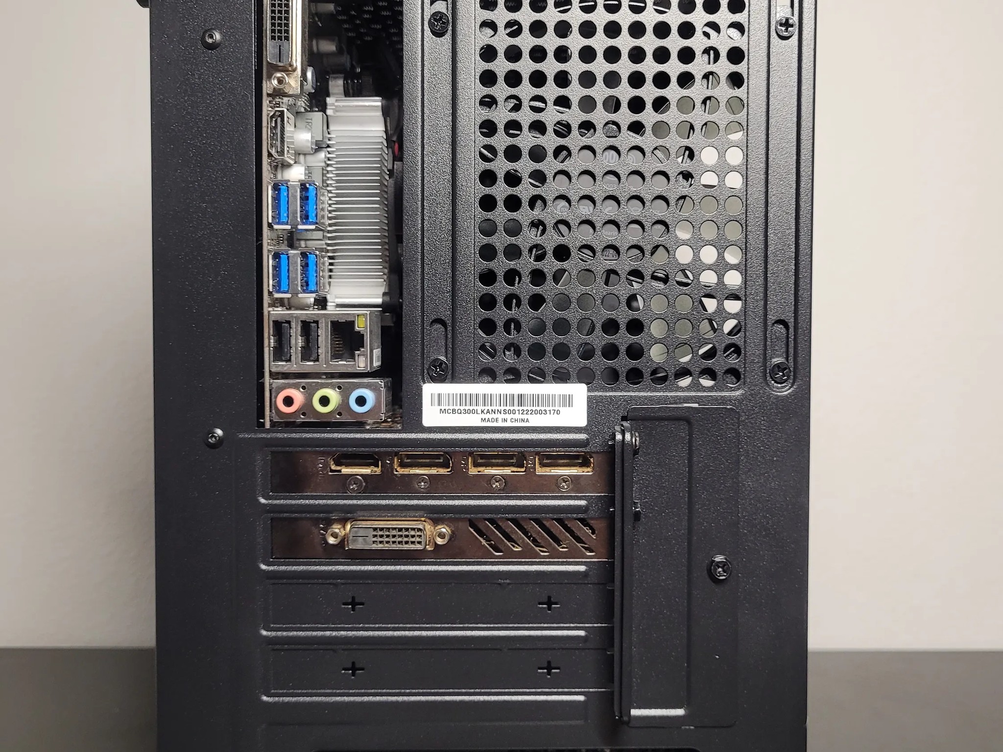 No Frills // 1080-ti // Ryzen 5 1600AF // 16GB // 512GB SSD