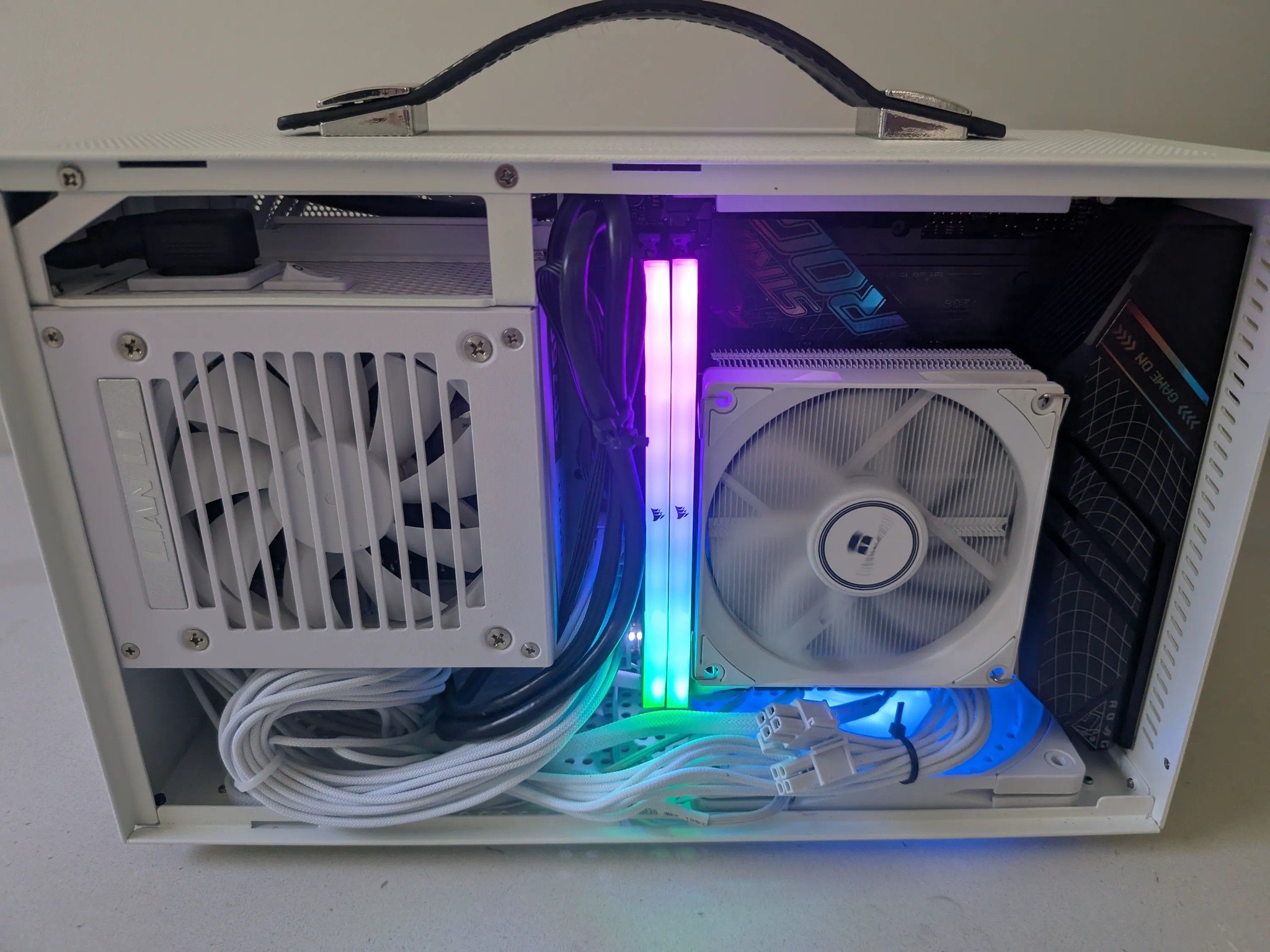 1440p Traveler - RX 9060 XT 16GB, Core i5 13400F, 32 GB DDR5, 2 TB Gen 4 NVME, RGB