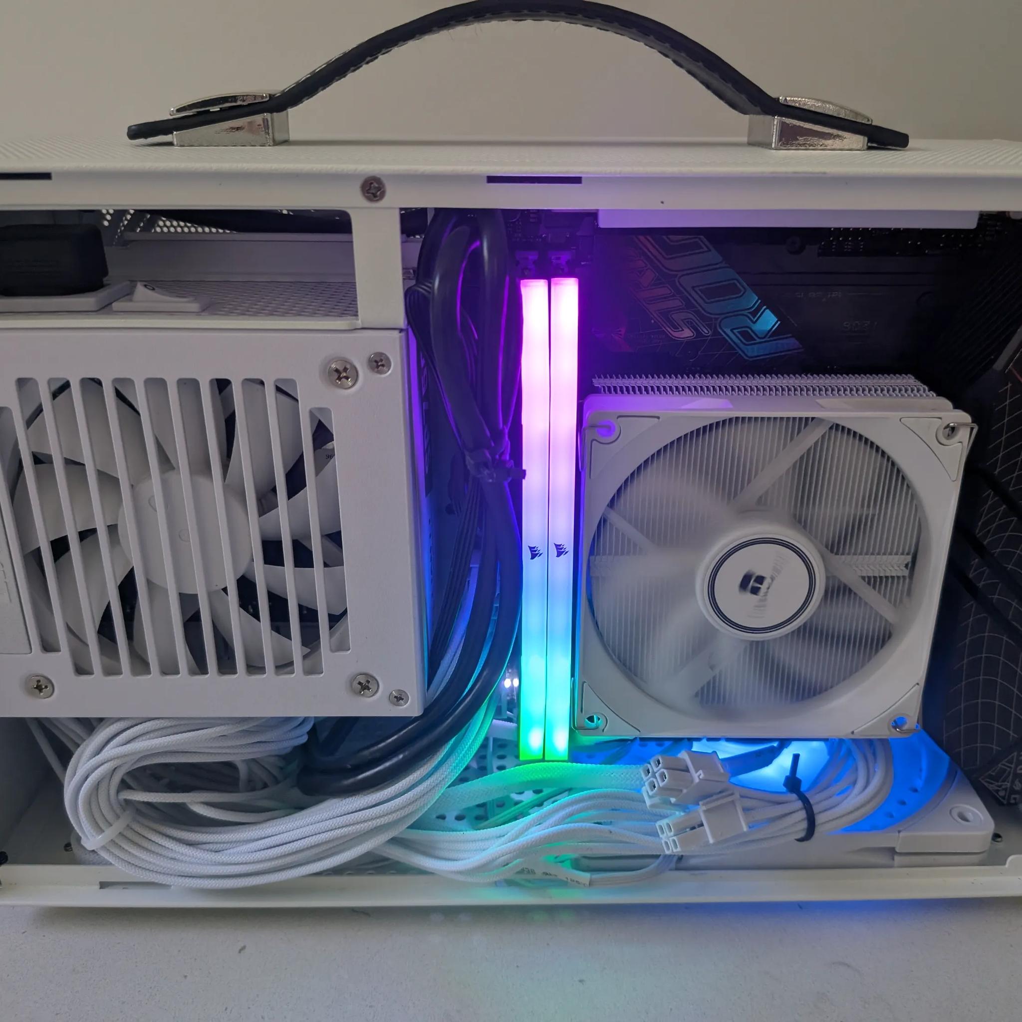 1440p Traveler - RX 9060 XT 16GB, Core i5 13400F, 32 GB DDR5, 2 TB Gen 4 NVME, RGB