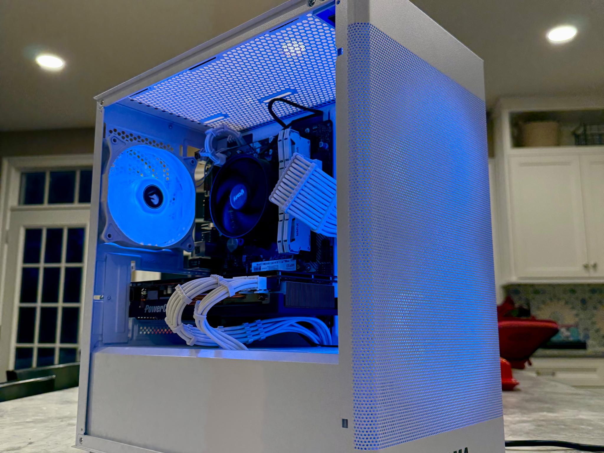 "White Knight" | RX 5700, Ryzen 5 3600, 1TB SSD, 16GB RAM